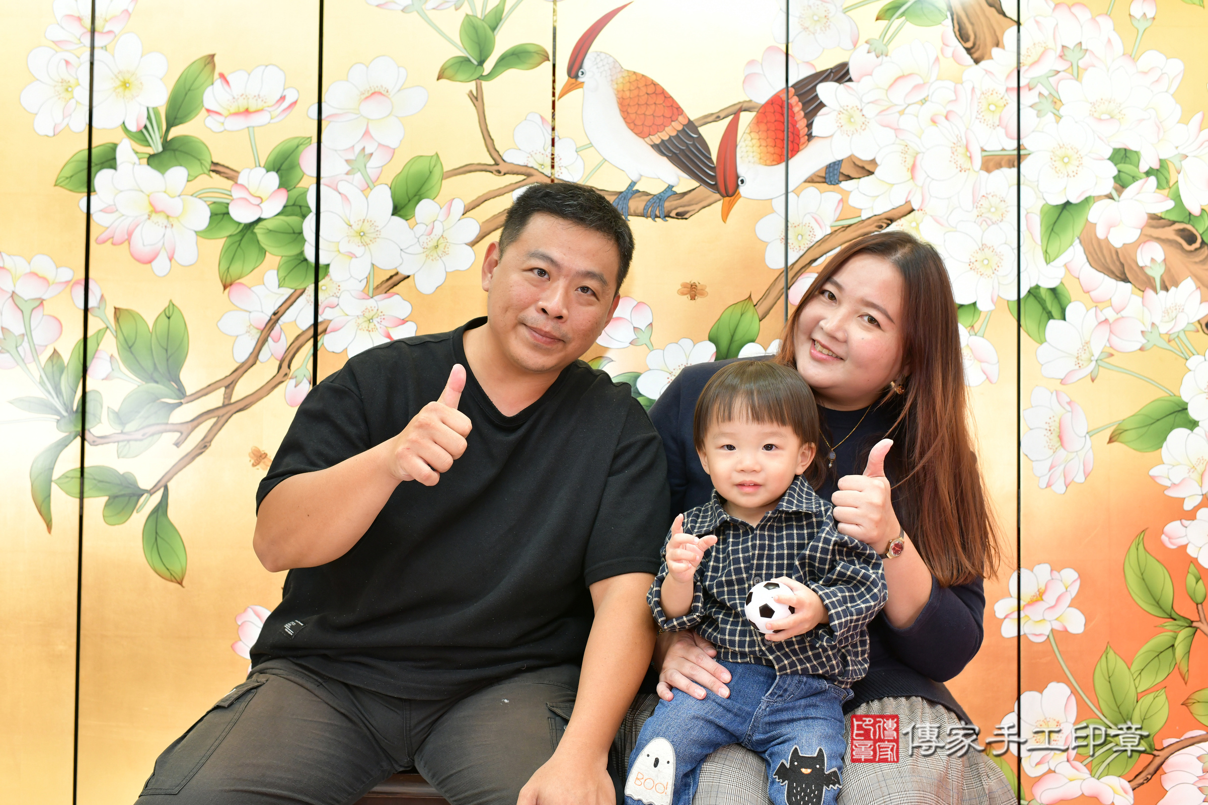台中市北區小秦寶寶抓周推薦：傳家台中店抓周度脺中國風會場，嬰兒古禮抓周流程儀式吉祥話、抓周道具物品24種、拍照。抓周證書。2024.11.7，照片2