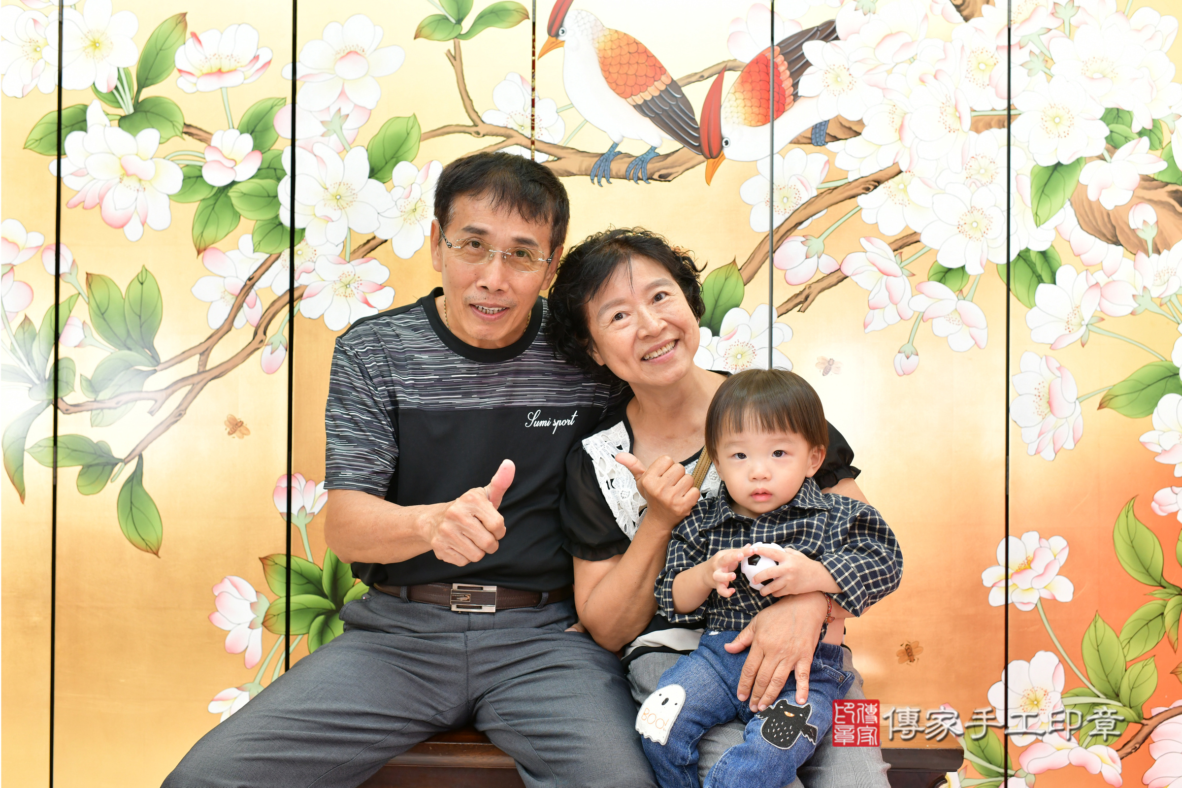 台中市北區小秦寶寶抓周推薦：傳家台中店抓周度脺中國風會場，嬰兒古禮抓周流程儀式吉祥話、抓周道具物品24種、拍照。抓周證書。2024.11.7，照片3