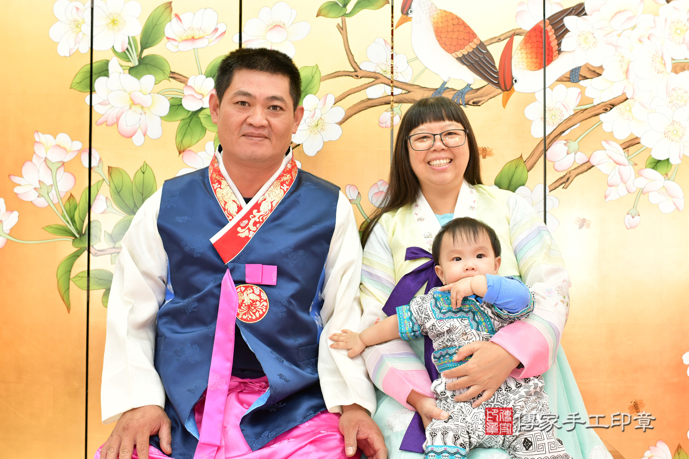 台中市北區小宬寶寶抓周推薦：傳家台中店抓周度脺中國風會場，嬰兒古禮抓周流程儀式吉祥話、抓周道具物品24種、拍照。抓周證書。2024.11.9，照片5