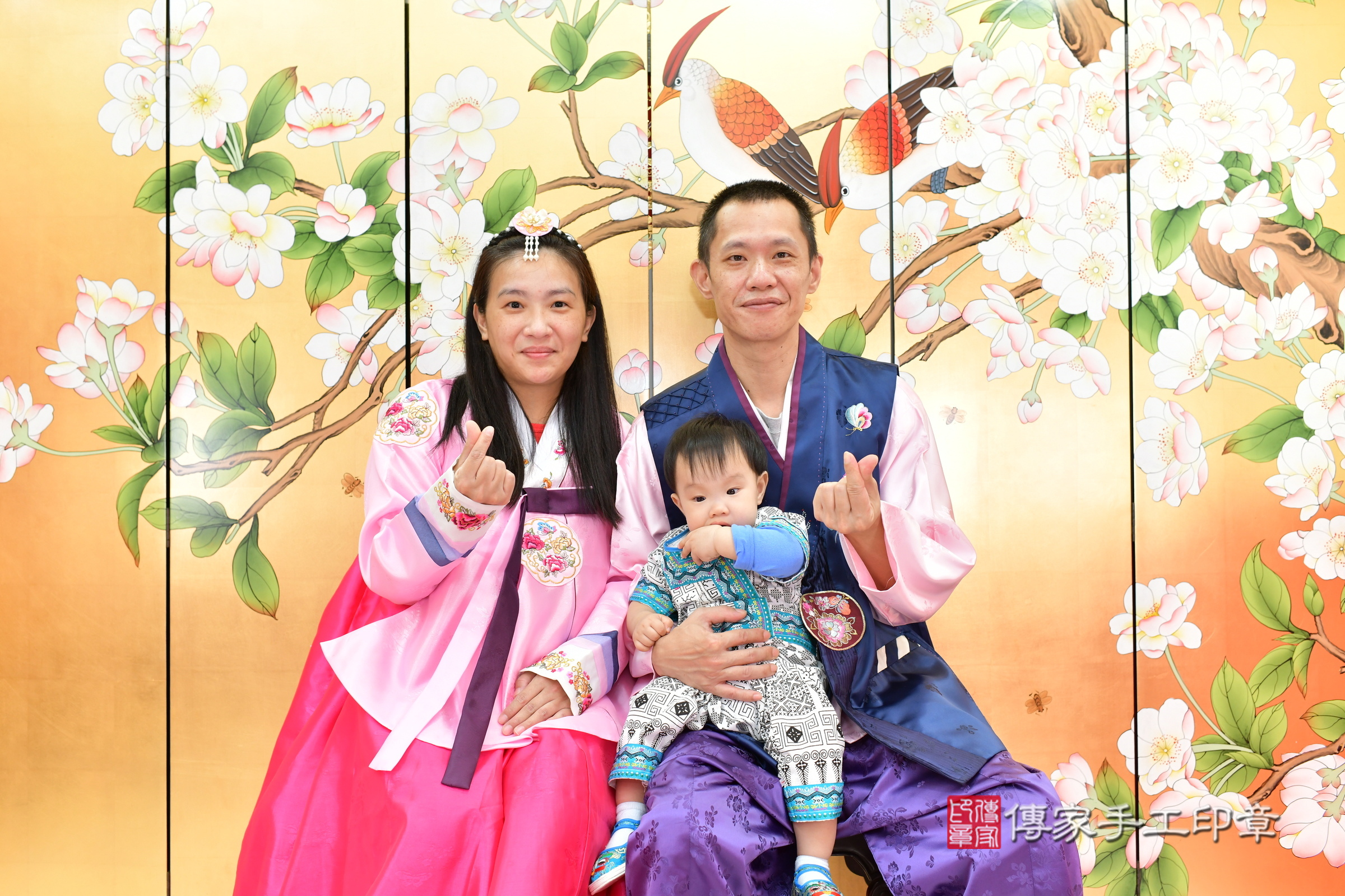 台中市北區小宬寶寶抓周推薦：傳家台中店抓周度脺中國風會場，嬰兒古禮抓周流程儀式吉祥話、抓周道具物品24種、拍照。抓周證書。2024.11.9，照片3