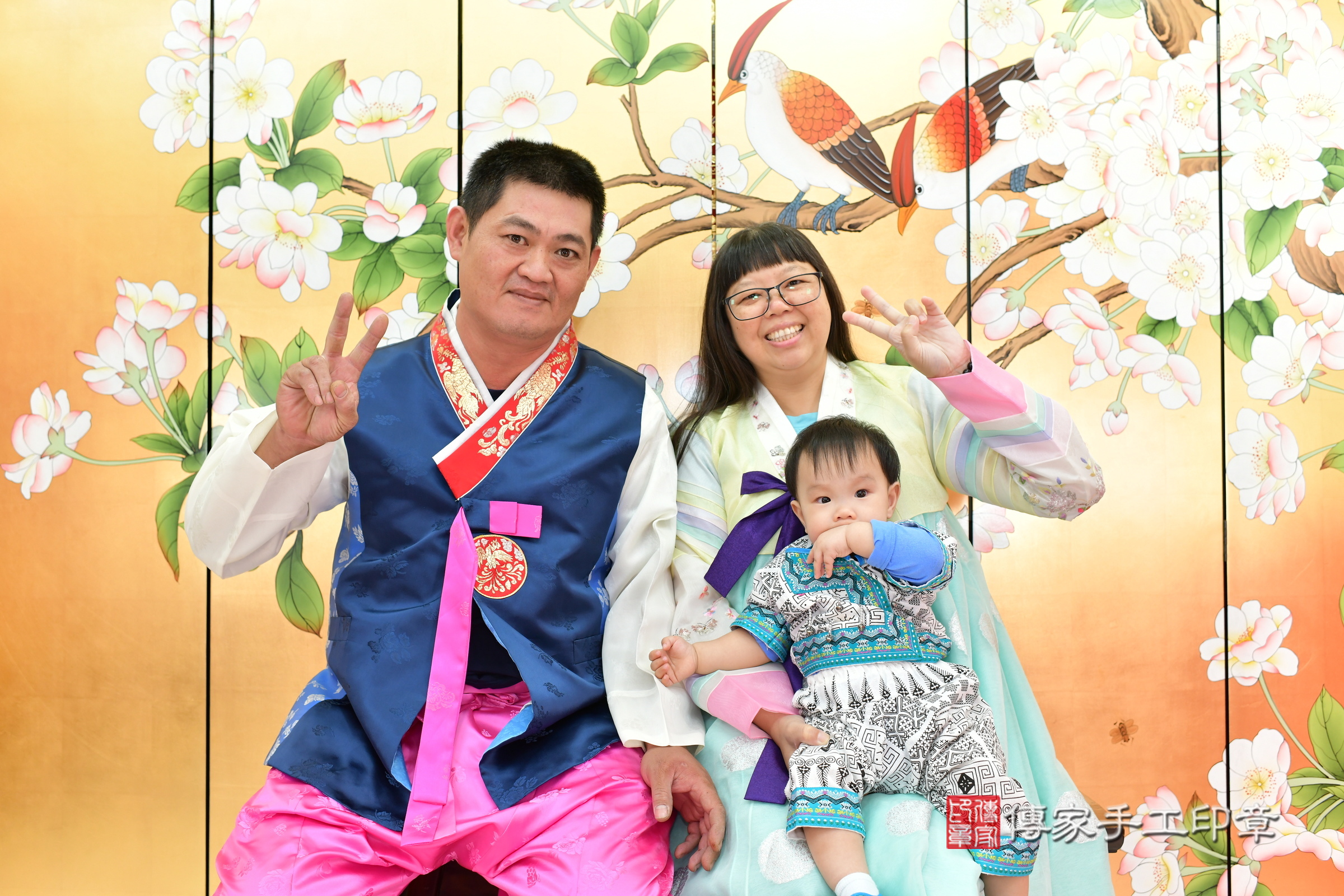 台中市北區小宬寶寶抓周推薦：傳家台中店抓周度脺中國風會場，嬰兒古禮抓周流程儀式吉祥話、抓周道具物品24種、拍照。抓周證書。2024.11.9，照片6