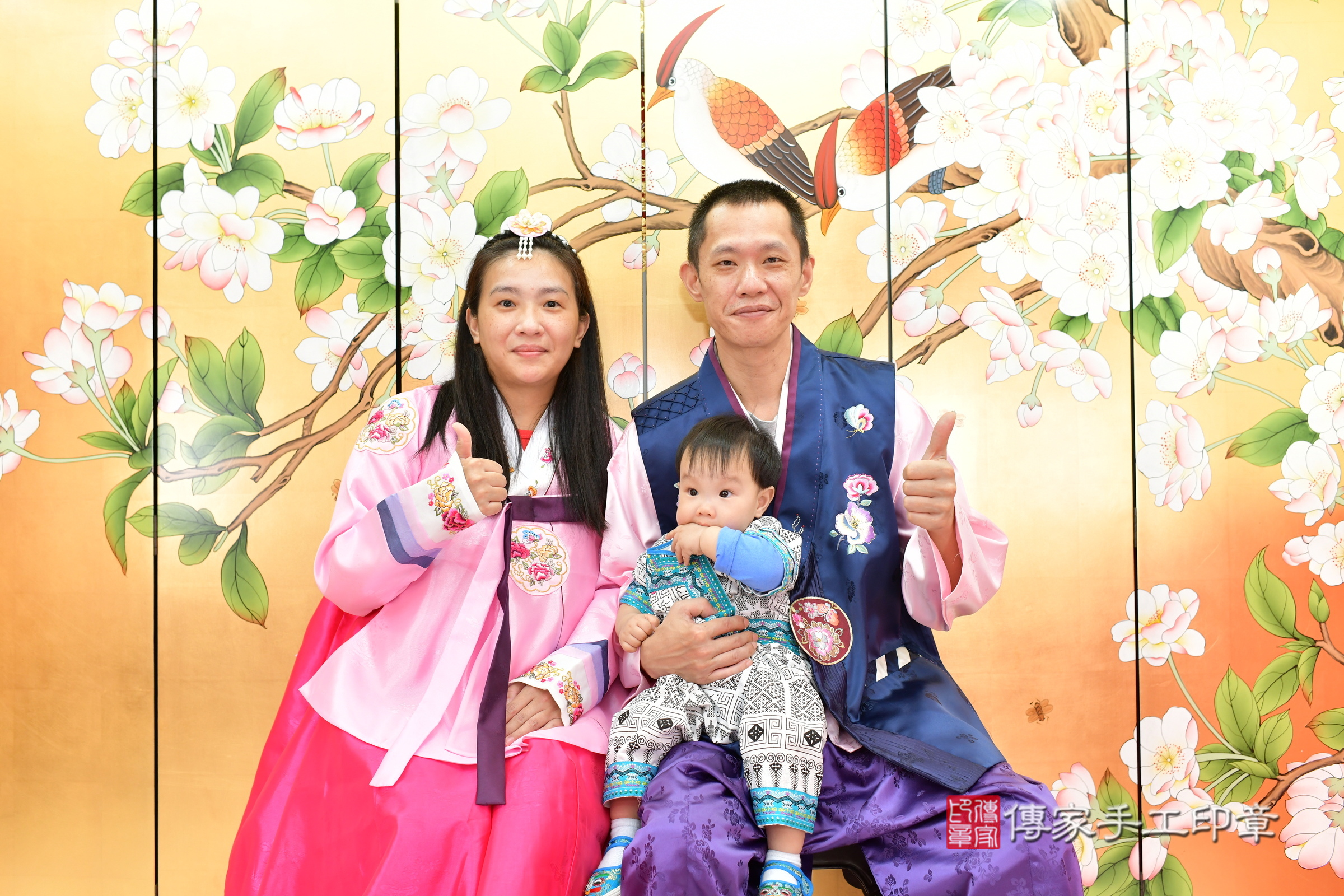 台中市北區小宬寶寶抓周推薦：傳家台中店抓周度脺中國風會場，嬰兒古禮抓周流程儀式吉祥話、抓周道具物品24種、拍照。抓周證書。2024.11.9，照片4