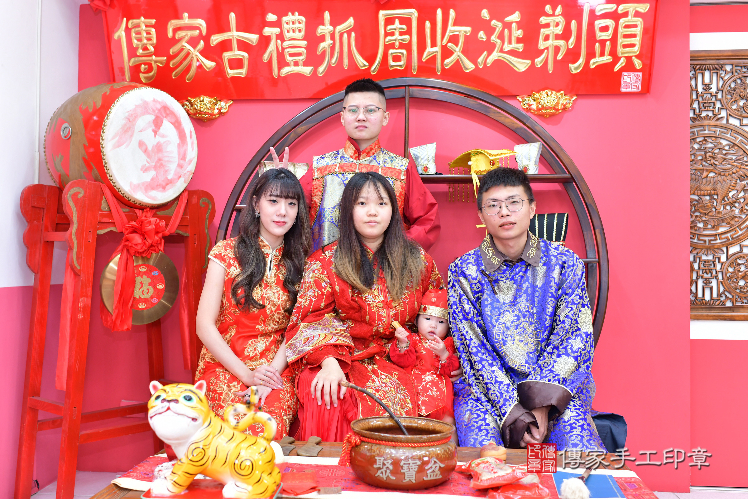 台中市北區小緁寶寶抓周推薦：傳家台中店抓周度脺中國風會場，嬰兒古禮抓周流程儀式吉祥話、抓周道具物品24種、拍照。抓周證書。2024.11.12，照片5