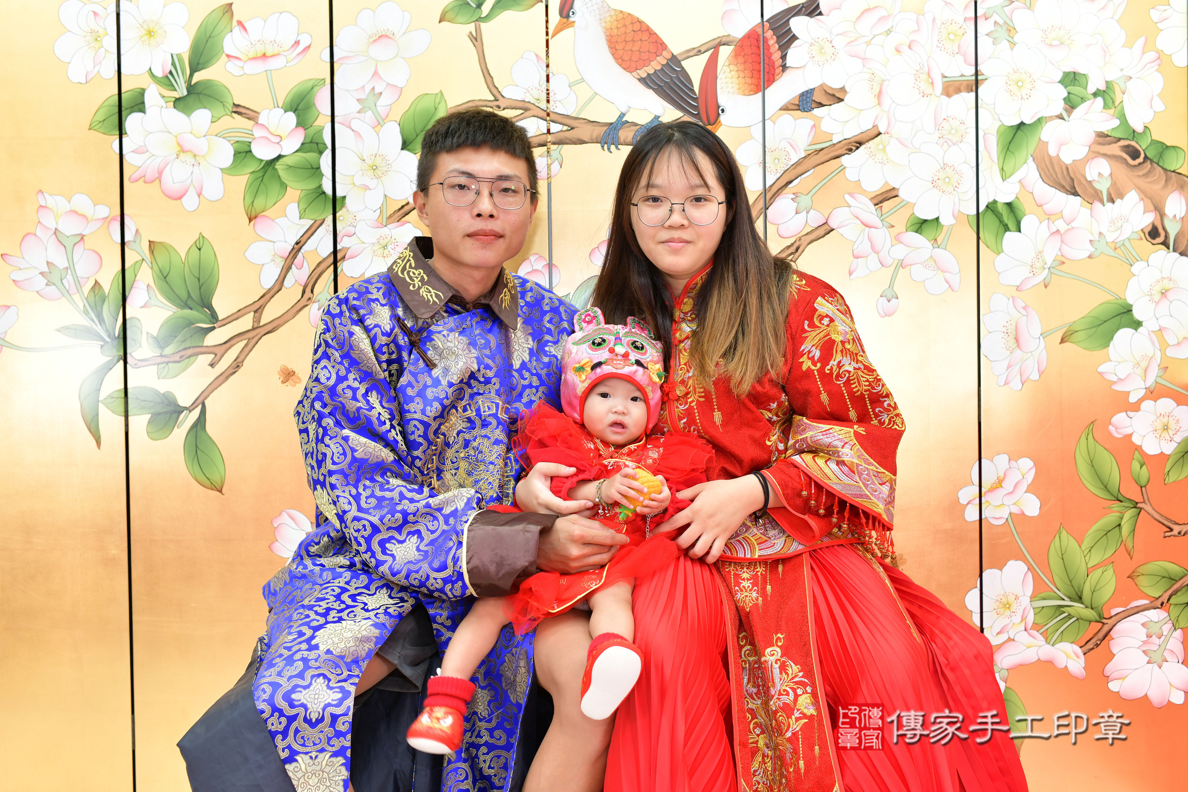 台中市北區小緁寶寶抓周推薦：傳家台中店抓周度脺中國風會場，嬰兒古禮抓周流程儀式吉祥話、抓周道具物品24種、拍照。抓周證書。2024.11.12，照片2