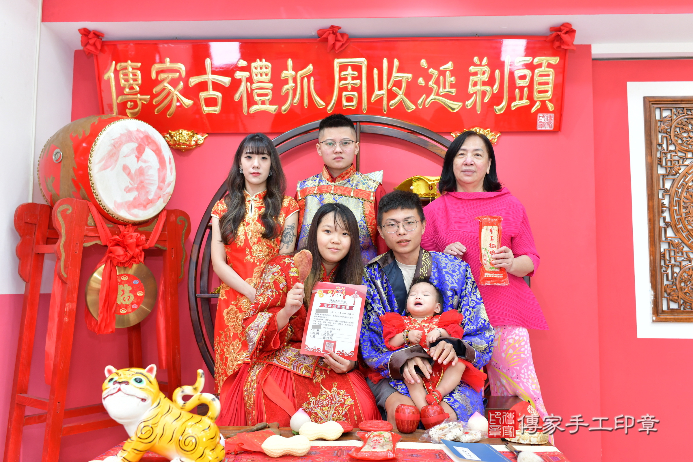 台中市北區小緁寶寶抓周推薦：傳家台中店抓周度脺中國風會場，嬰兒古禮抓周流程儀式吉祥話、抓周道具物品24種、拍照。抓周證書。2024.11.12，照片16