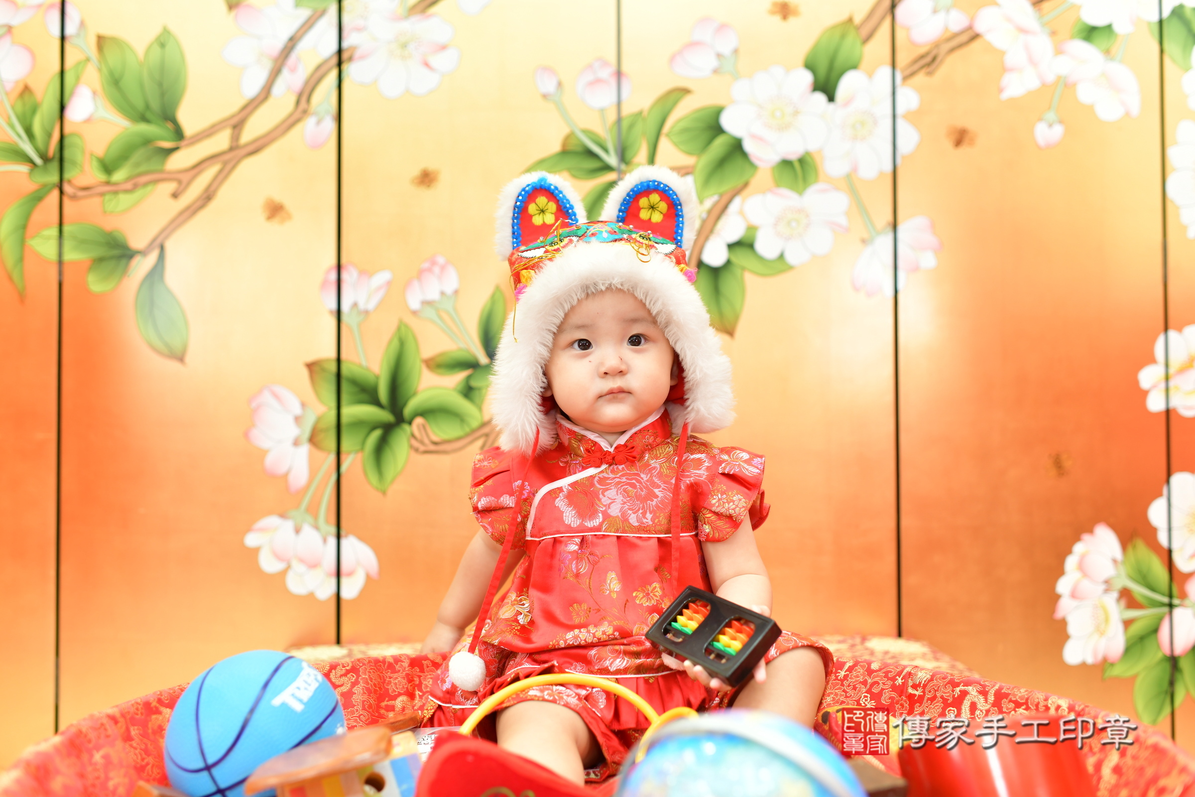 台中市北區言言寶寶抓周推薦：傳家台中店抓周度脺中國風會場，嬰兒古禮抓周流程儀式吉祥話、抓周道具物品24種、拍照。抓周證書。2024.11.16，照片10