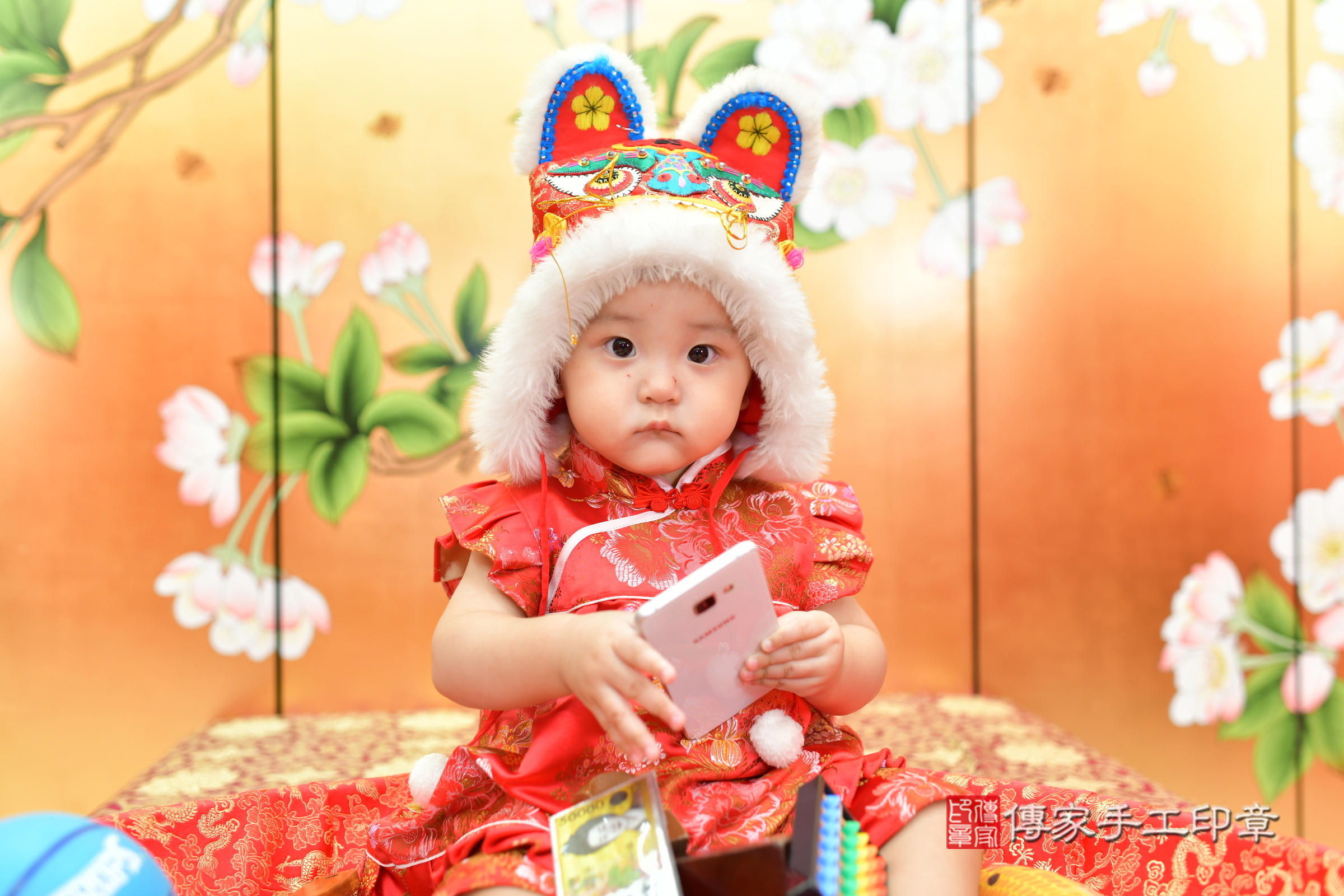 台中市北區言言寶寶抓周推薦：傳家台中店抓周度脺中國風會場，嬰兒古禮抓周流程儀式吉祥話、抓周道具物品24種、拍照。抓周證書。2024.11.16，照片11