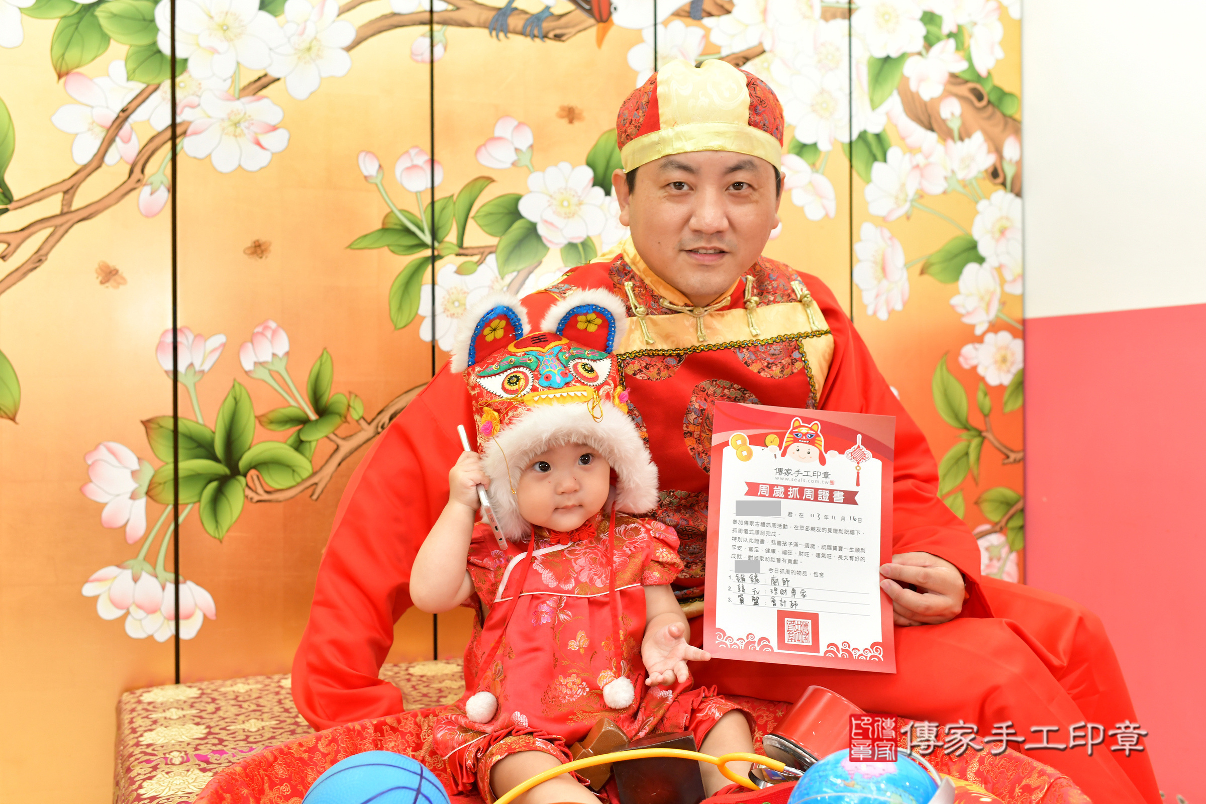 台中市北區言言寶寶抓周推薦：傳家台中店抓周度脺中國風會場，嬰兒古禮抓周流程儀式吉祥話、抓周道具物品24種、拍照。抓周證書。2024.11.16，照片19