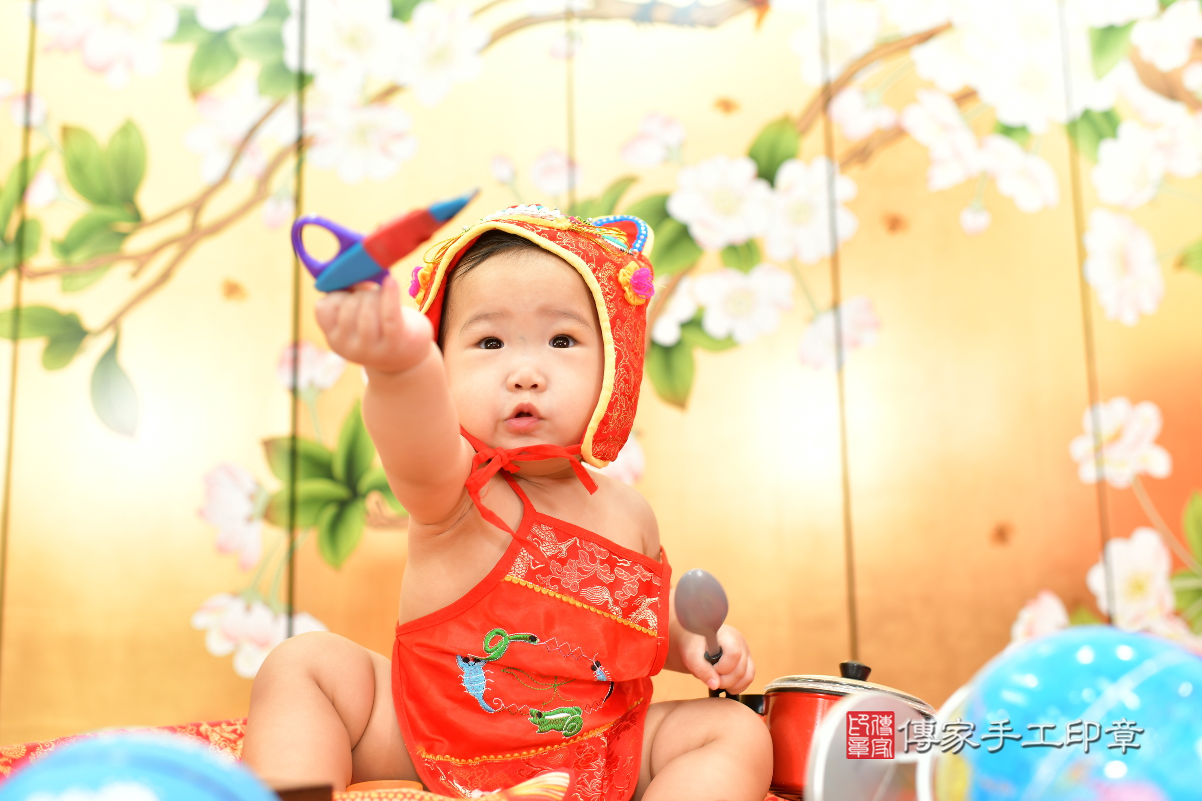 台中市北區小芸寶寶抓周推薦：傳家台中店抓周度脺中國風會場，嬰兒古禮抓周流程儀式吉祥話、抓周道具物品24種、拍照。抓周證書。2024.11.18，照片6