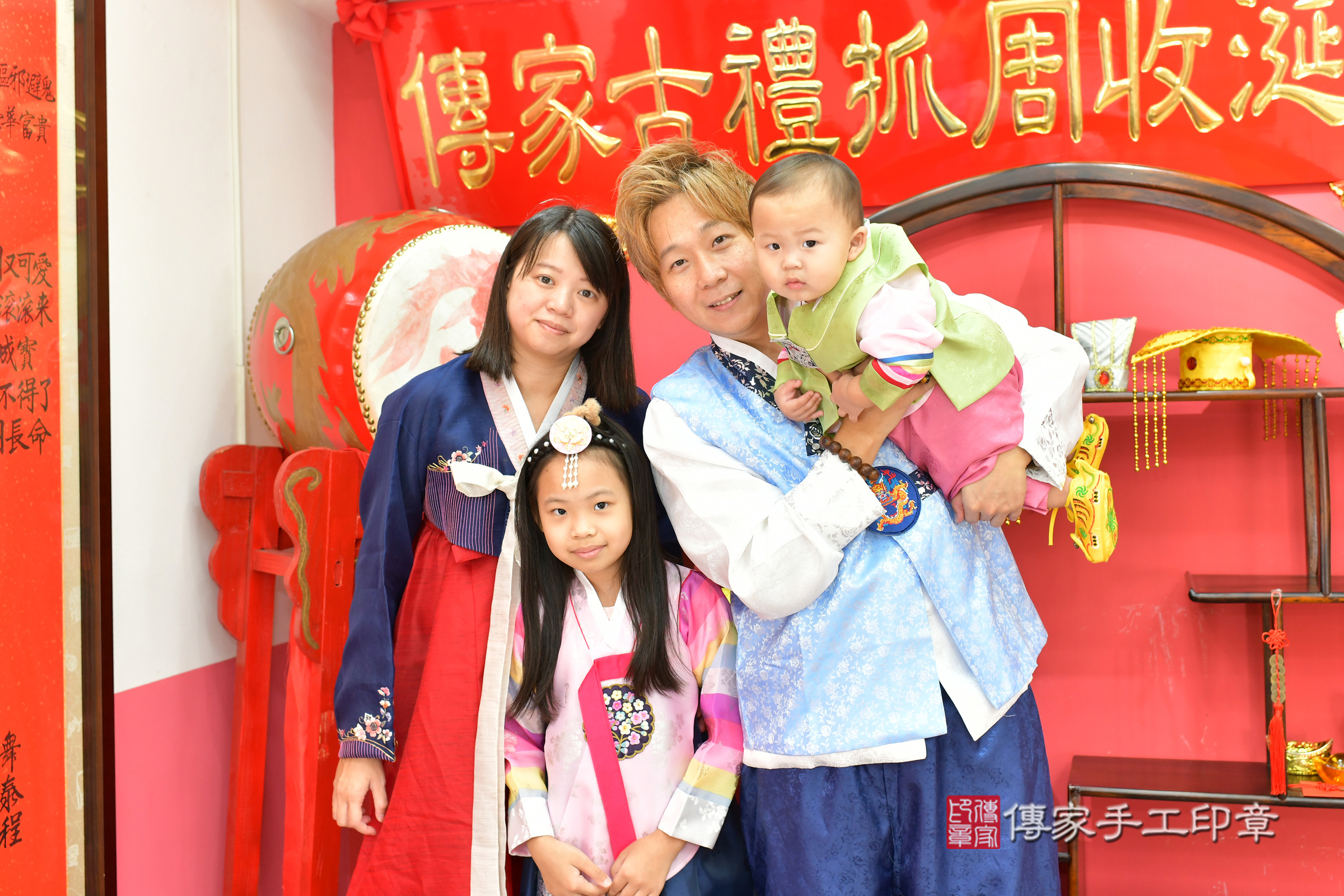 台中市北區誠誠寶寶抓周推薦：傳家台中店抓周度脺中國風會場，嬰兒古禮抓周流程儀式吉祥話、抓周道具物品24種、拍照。抓周證書。2024.11.10，照片27