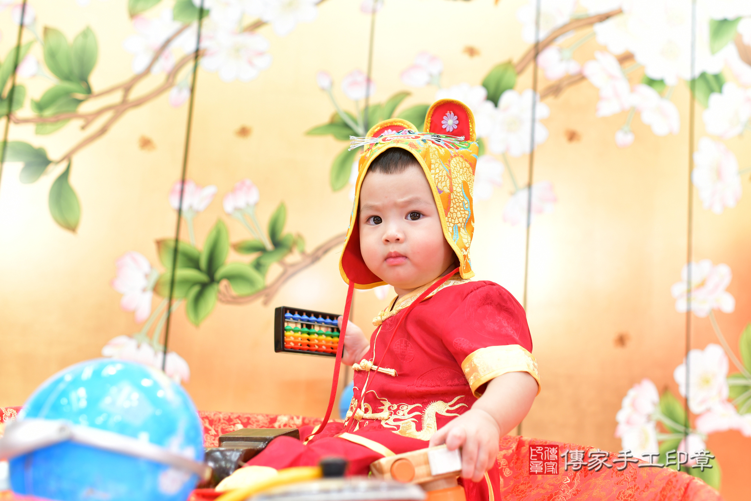 台中市北區皓皓寶寶抓周推薦：傳家台中店抓周度脺中國風會場，嬰兒古禮抓周流程儀式吉祥話、抓周道具物品24種、拍照。抓周證書。2024.11.21，照片10