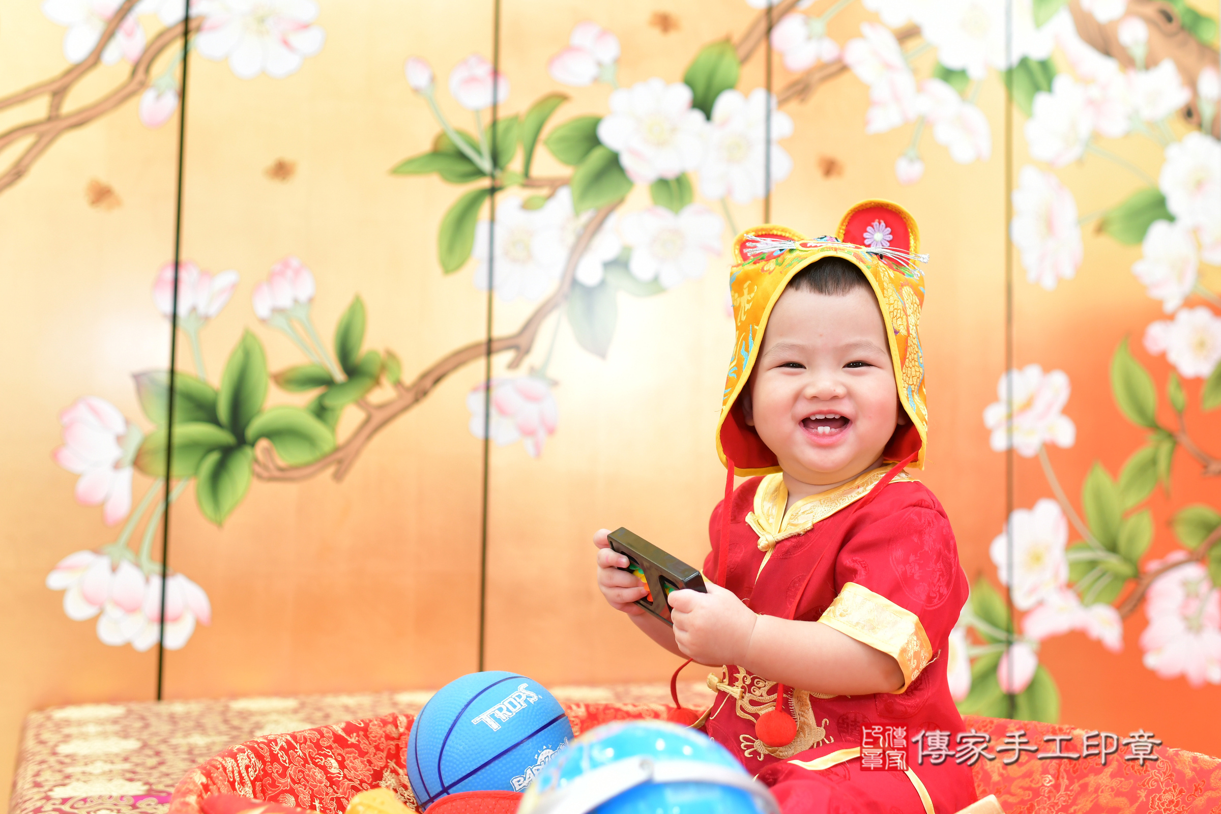 台中市北區皓皓寶寶抓周推薦：傳家台中店抓周度脺中國風會場，嬰兒古禮抓周流程儀式吉祥話、抓周道具物品24種、拍照。抓周證書。2024.11.21，照片6