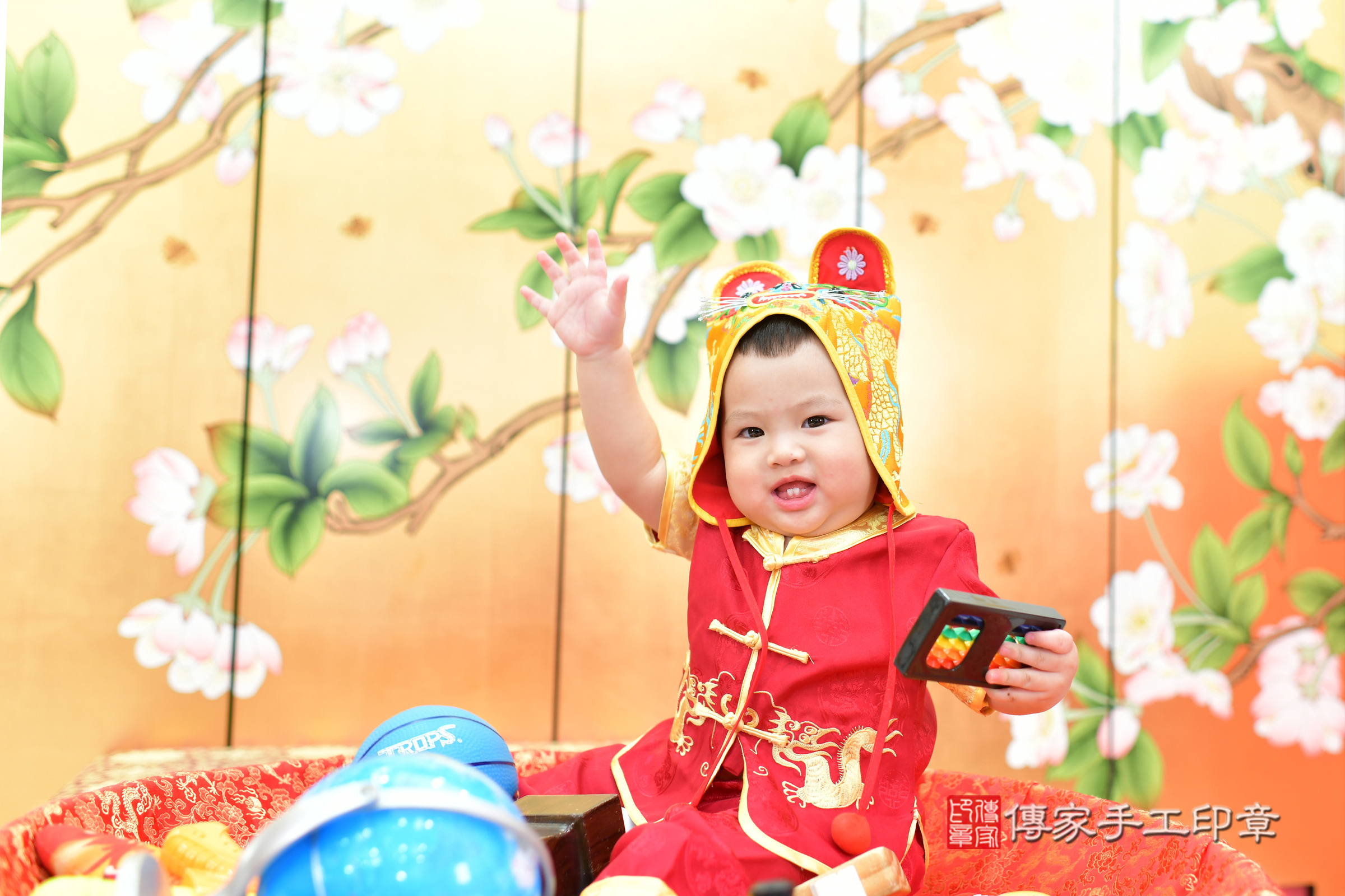台中市北區皓皓寶寶抓周推薦：傳家台中店抓周度脺中國風會場，嬰兒古禮抓周流程儀式吉祥話、抓周道具物品24種、拍照。抓周證書。2024.11.21，照片7