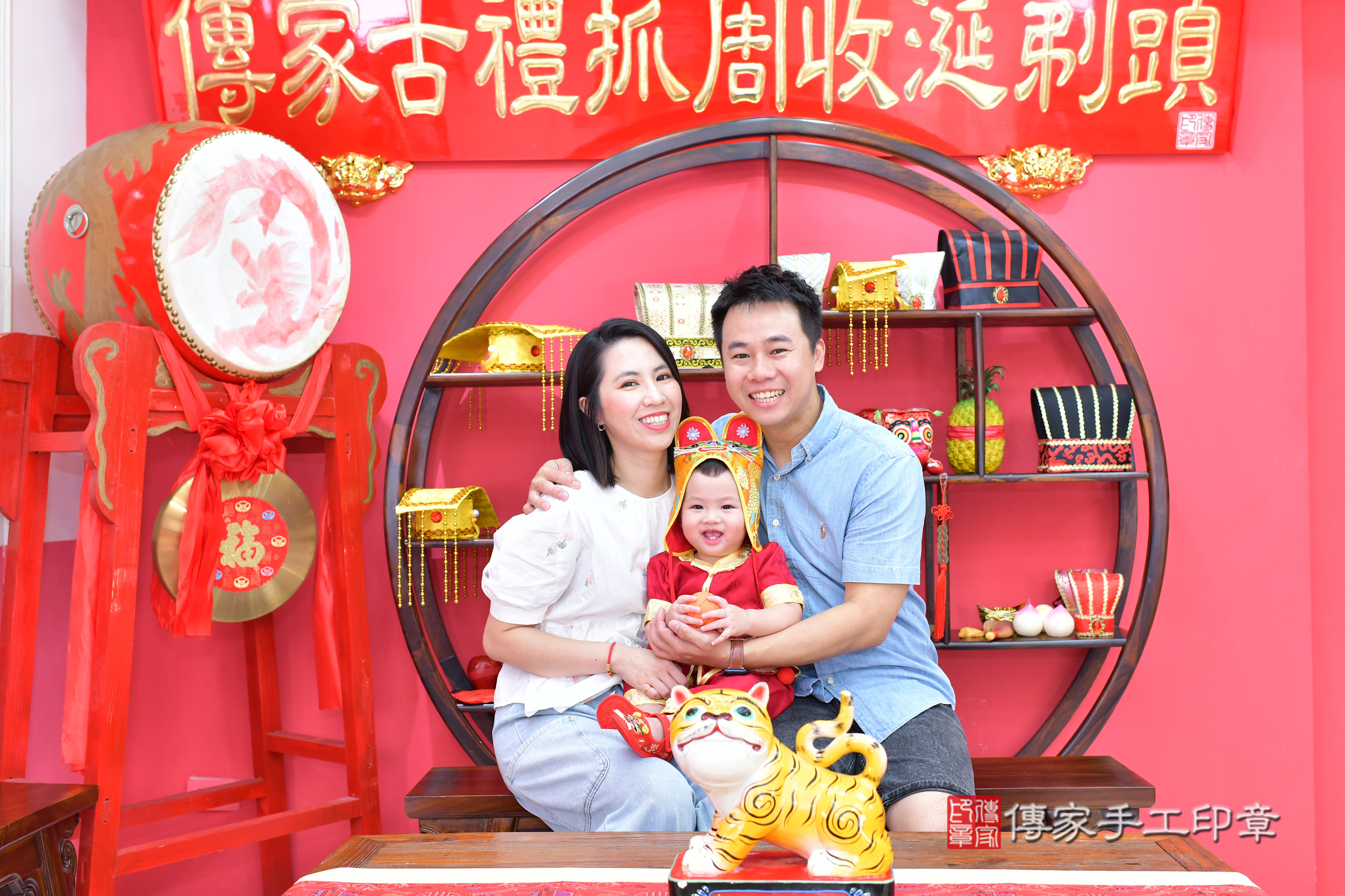 台中市北區皓皓寶寶抓周推薦：傳家台中店抓周度脺中國風會場，嬰兒古禮抓周流程儀式吉祥話、抓周道具物品24種、拍照。抓周證書。2024.11.21，照片12