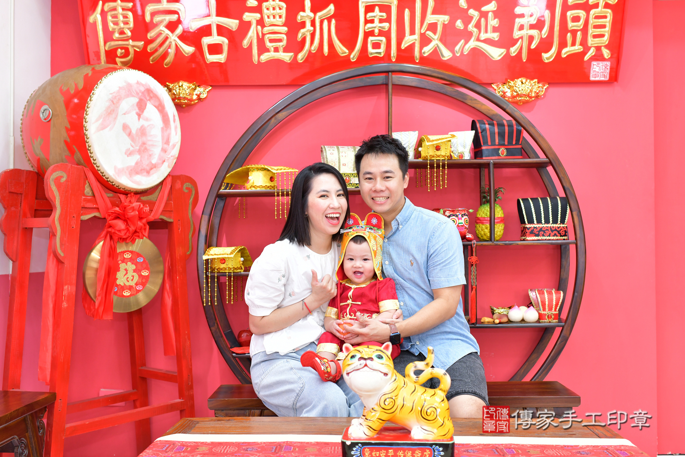 台中市北區皓皓寶寶抓周推薦：傳家台中店抓周度脺中國風會場，嬰兒古禮抓周流程儀式吉祥話、抓周道具物品24種、拍照。抓周證書。2024.11.21，照片11