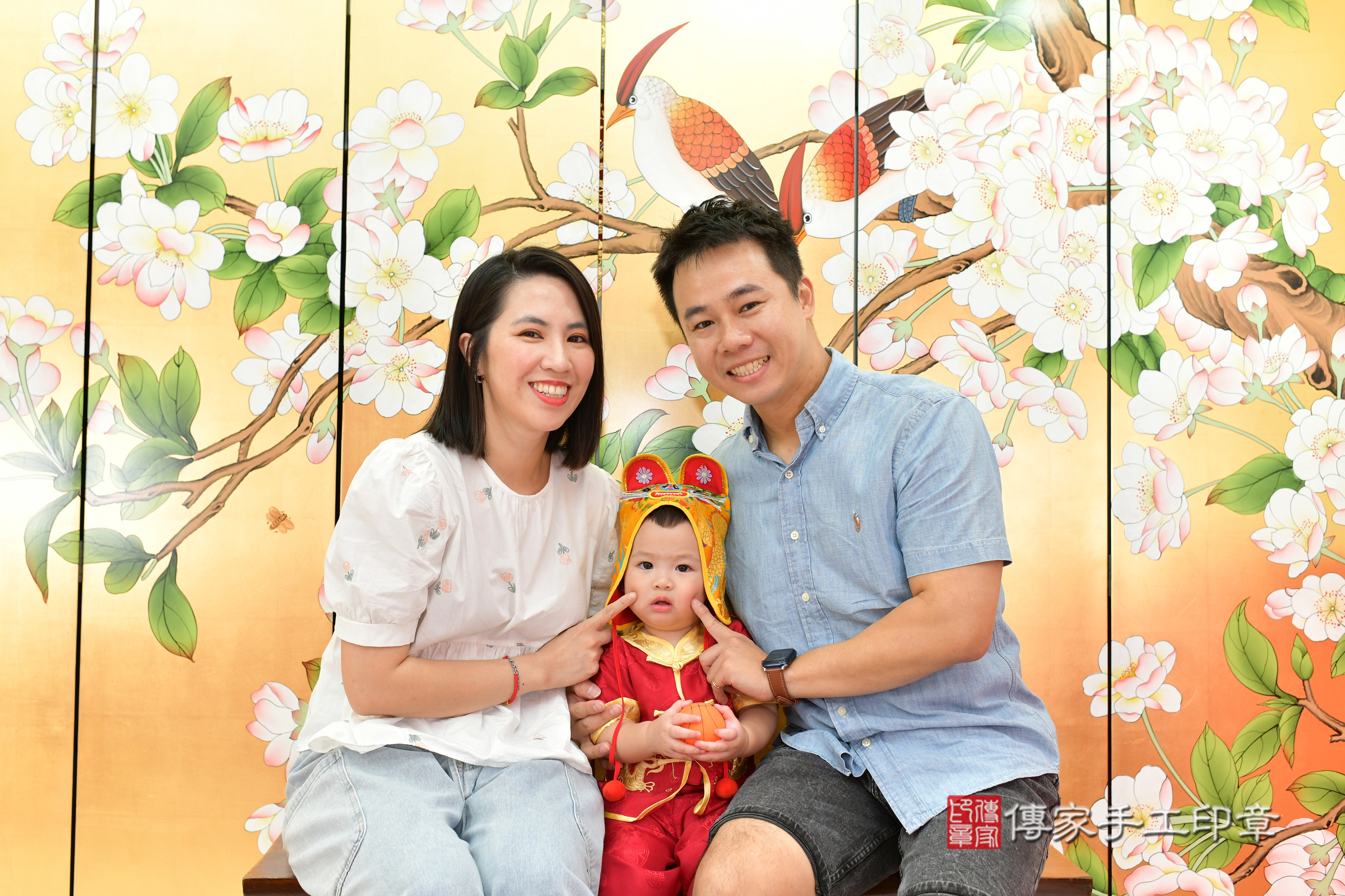 台中市北區皓皓寶寶抓周推薦：傳家台中店抓周度脺中國風會場，嬰兒古禮抓周流程儀式吉祥話、抓周道具物品24種、拍照。抓周證書。2024.11.21，照片2