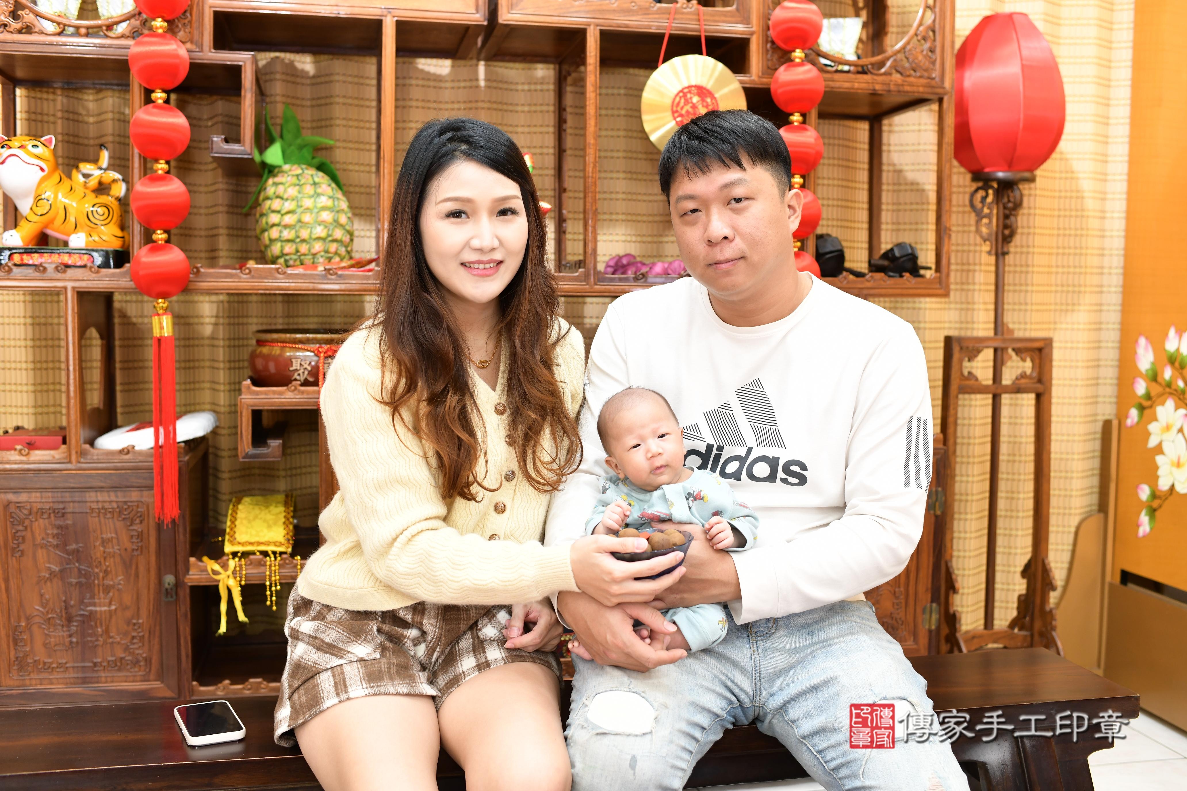 傳家手工印章台南店、抓周、度脺、中國風會場、傳家嬰兒古禮、吉祥話、抓周道具物品24種、拍照。抓周證書。寶寶抓周、滿周歲、生日快樂、祝福