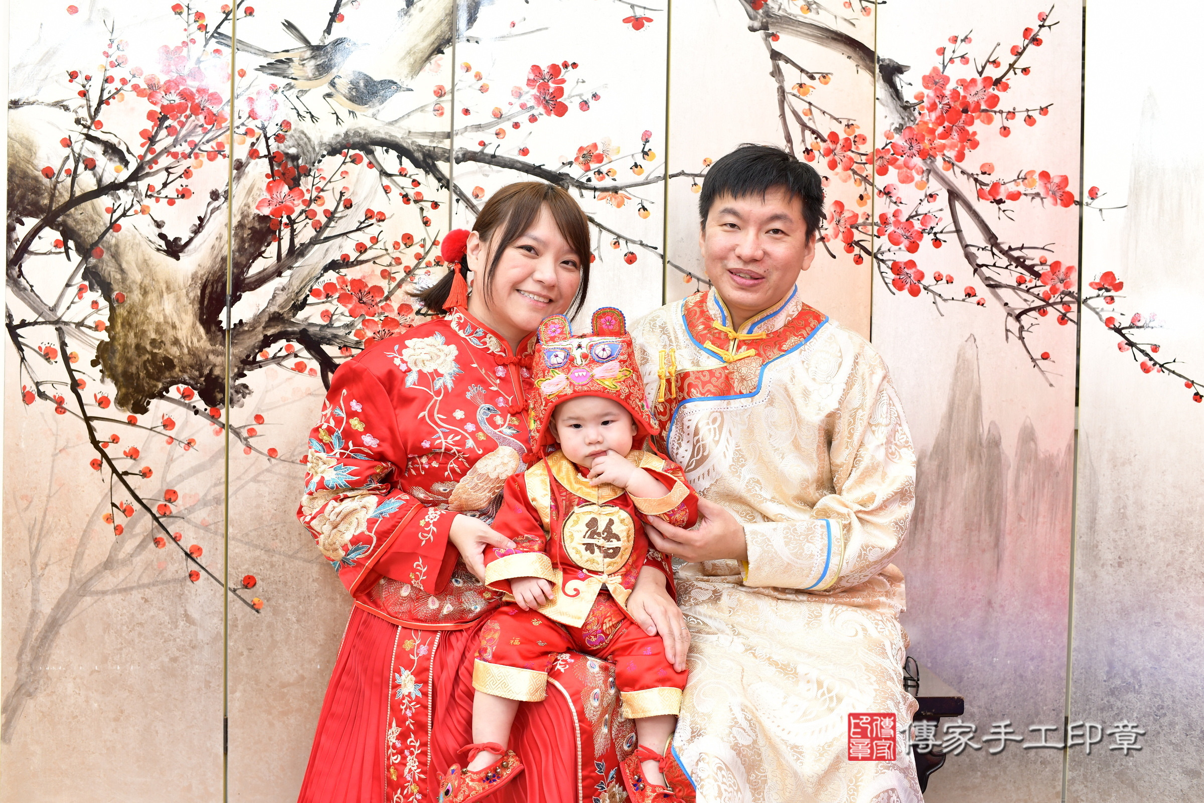 新北市永和區小淵寶寶抓周推薦：傳家新北店抓周度脺中國風會場，嬰兒古禮抓周流程儀式吉祥話、抓周道具物品24種、拍照。抓周證書。2024.12.16，照片14