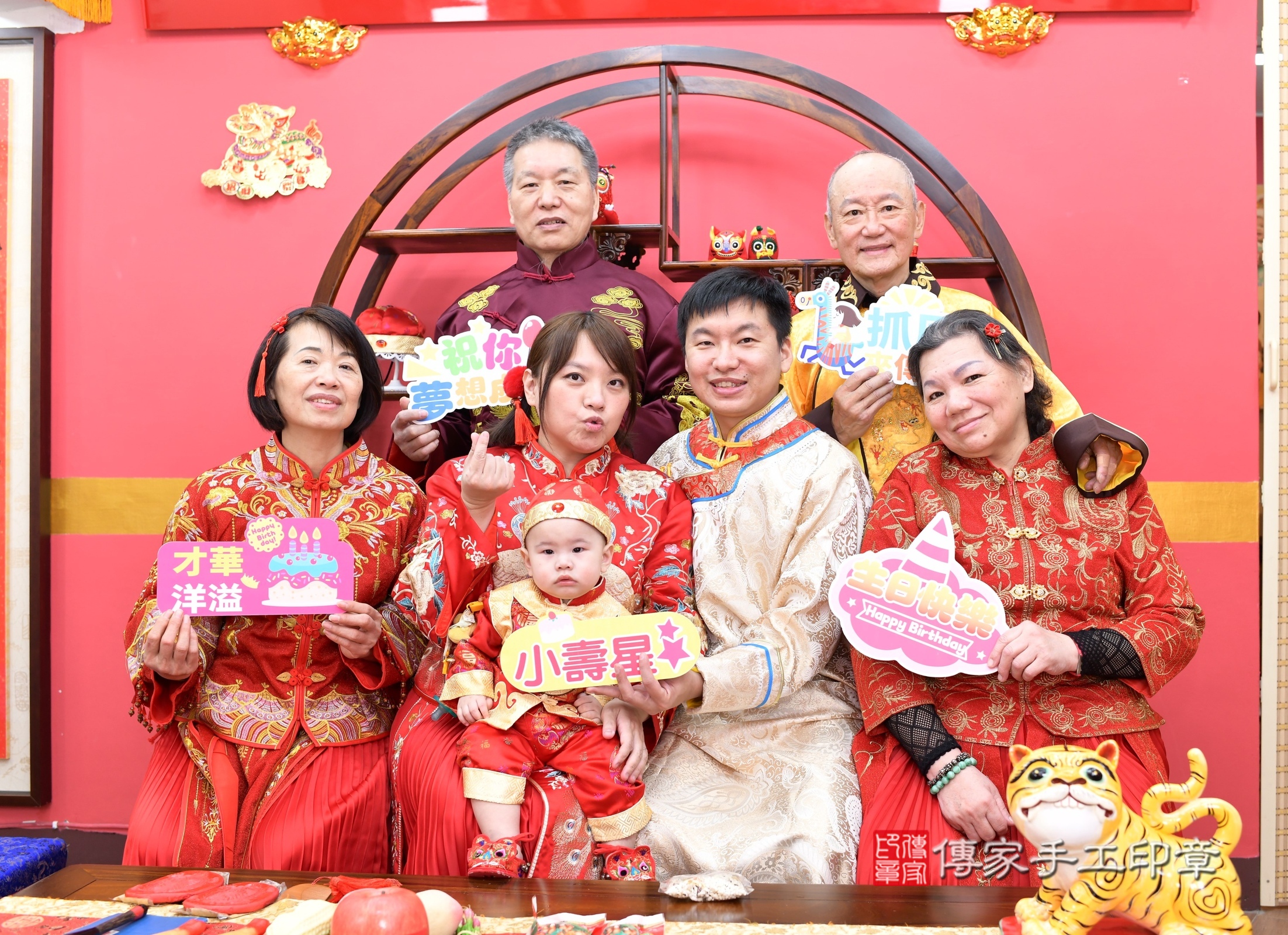 新北市永和區小淵寶寶抓周推薦：傳家新北店抓周度脺中國風會場，嬰兒古禮抓周流程儀式吉祥話、抓周道具物品24種、拍照。抓周證書。2024.12.16，照片10