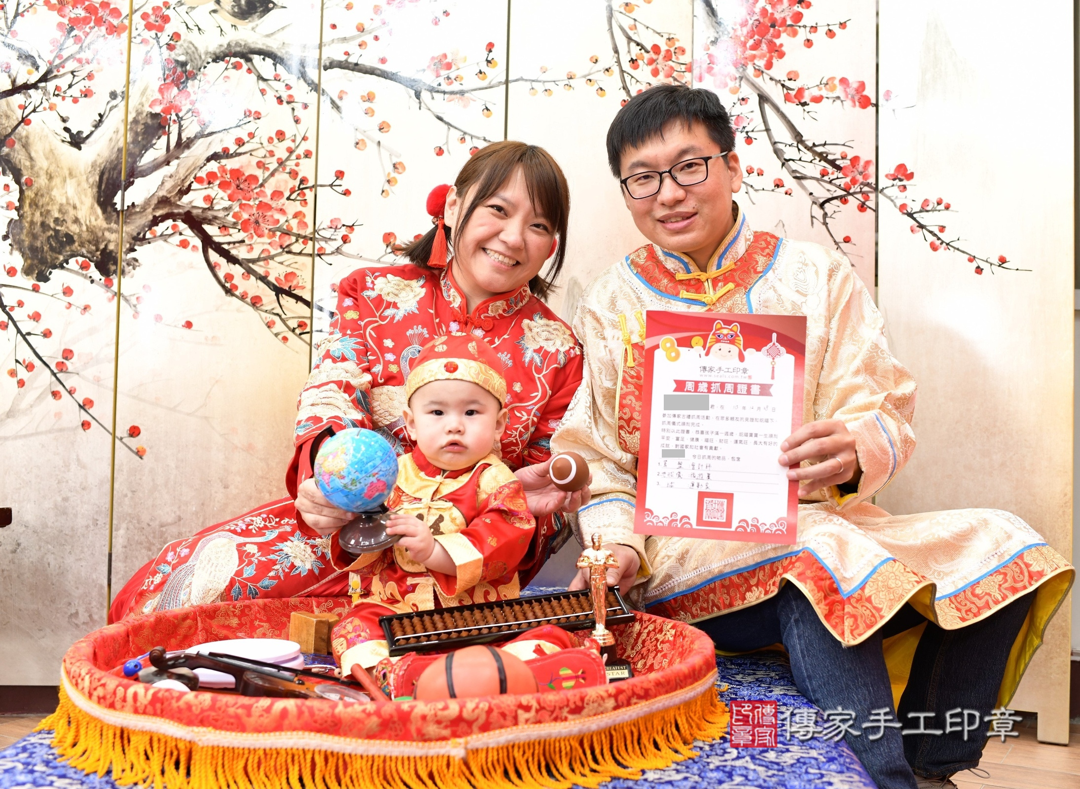 新北市永和區小淵寶寶抓周推薦：傳家新北店抓周度脺中國風會場，嬰兒古禮抓周流程儀式吉祥話、抓周道具物品24種、拍照。抓周證書。2024.12.16，照片16