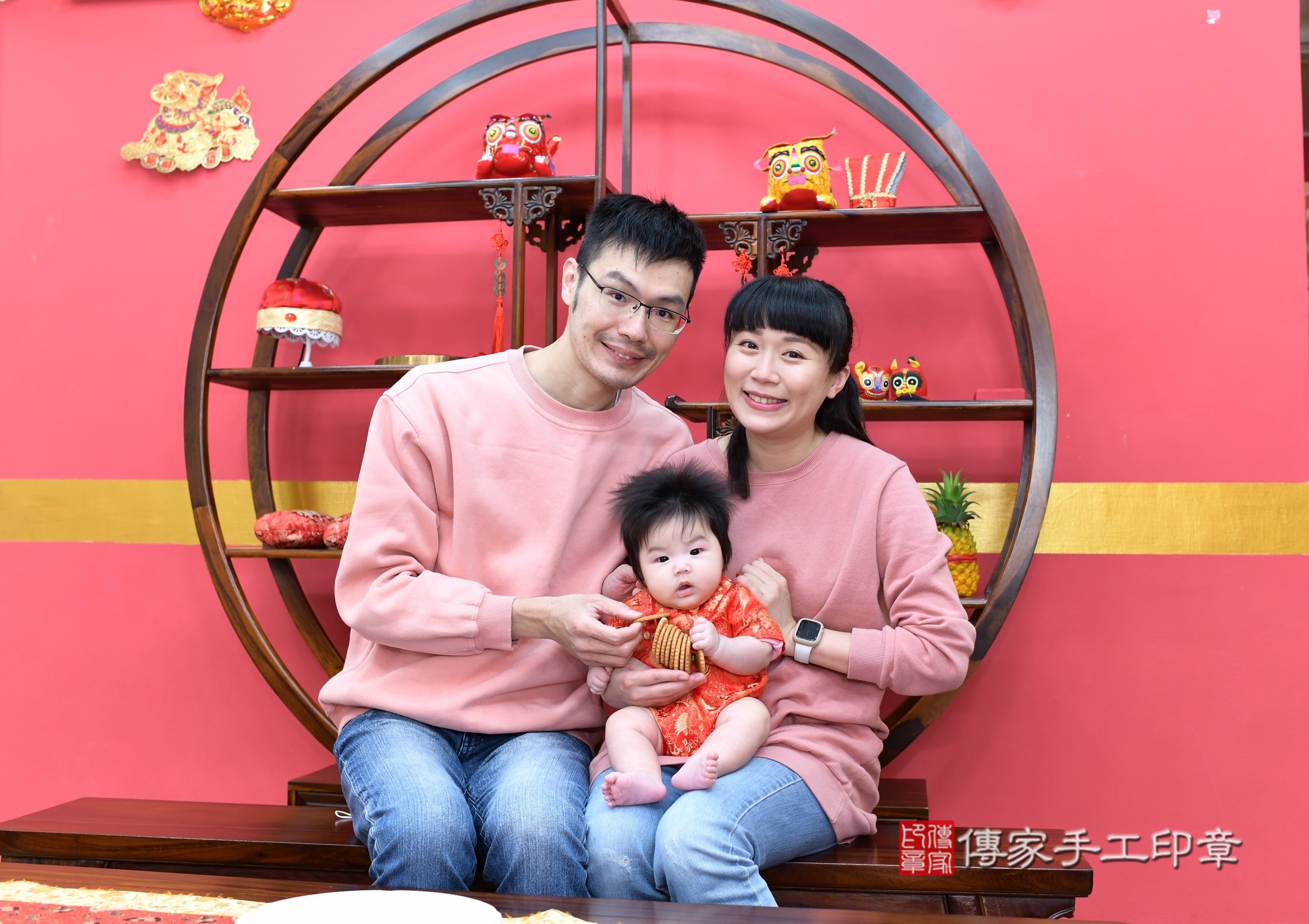 新北市永和區星星寶寶收涎推薦：傳家新北店收涎中國風會場，嬰兒古禮收涎收口水流程儀式、收涎吉祥話、收涎餅乾、收涎拍照。收涎證書。2024.12.18，照片16