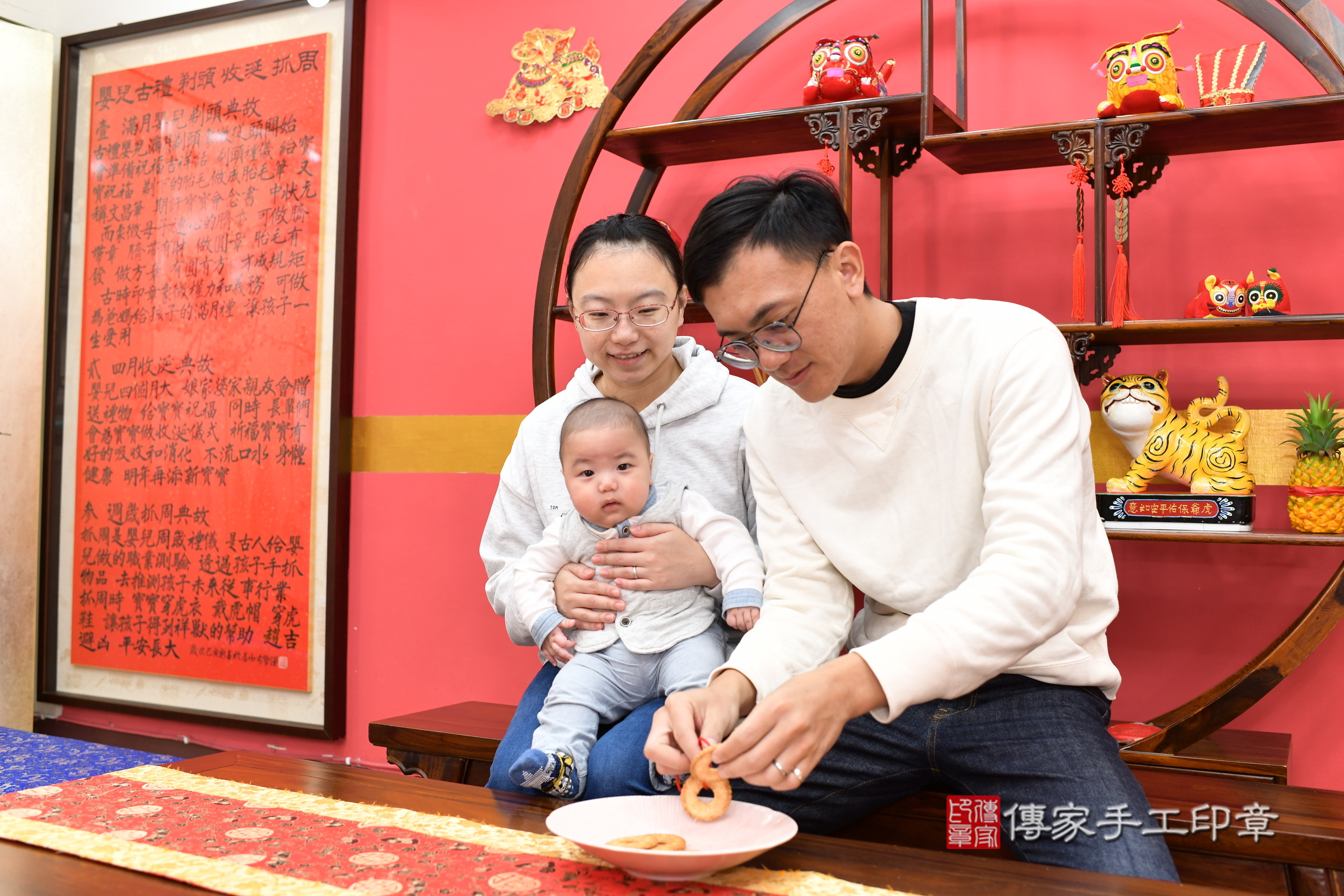 新北市永和區濱濱寶寶收涎推薦：傳家新北店收涎中國風會場，嬰兒古禮收涎收口水流程儀式、收涎吉祥話、收涎餅乾、收涎拍照。收涎證書。2024.12.19，照片11