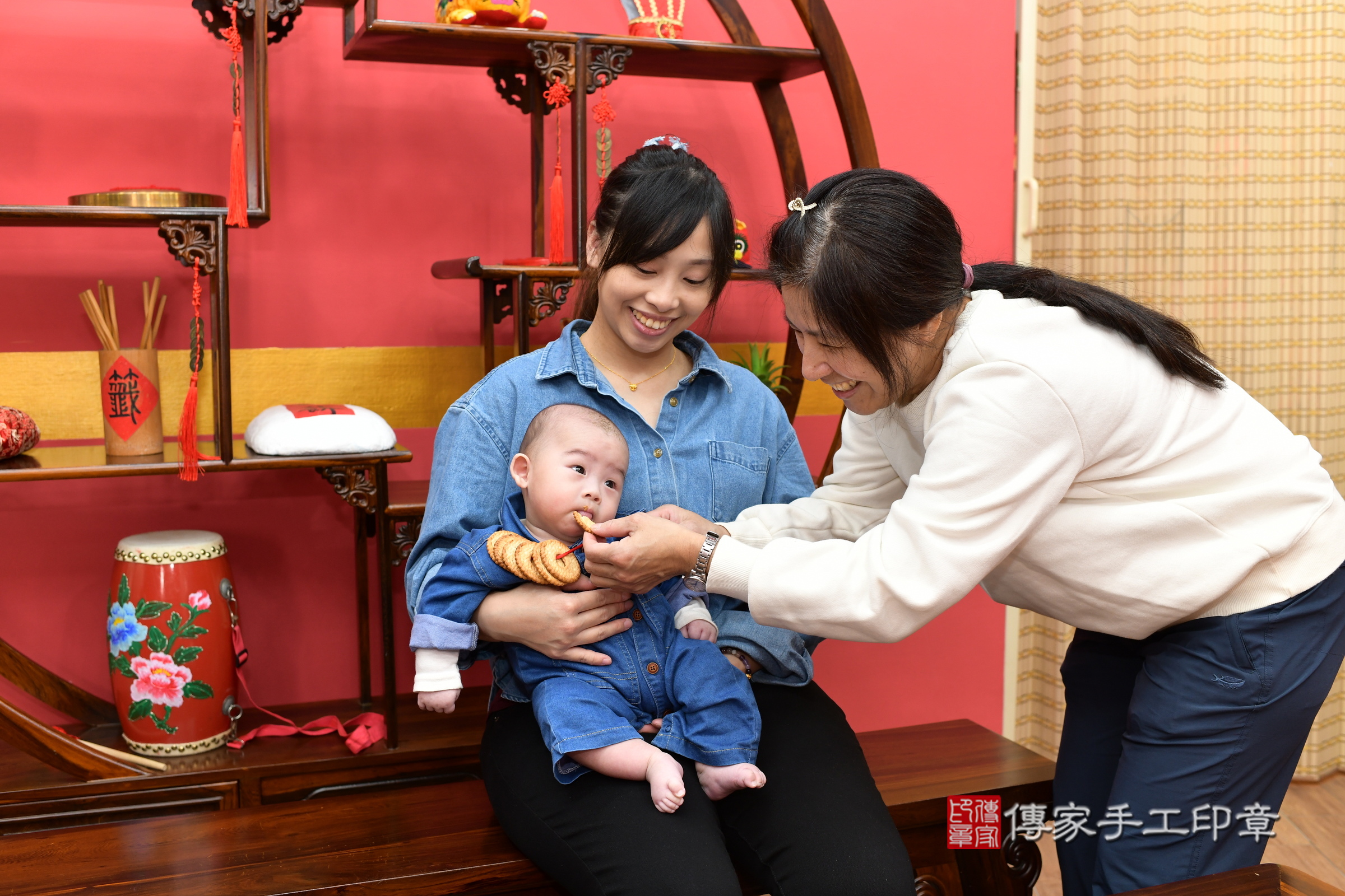 新北市永和區小滕寶寶收涎推薦：傳家新北店收涎中國風會場，嬰兒古禮收涎收口水流程儀式、收涎吉祥話、收涎餅乾、收涎拍照。收涎證書。2024.12.25，照片14