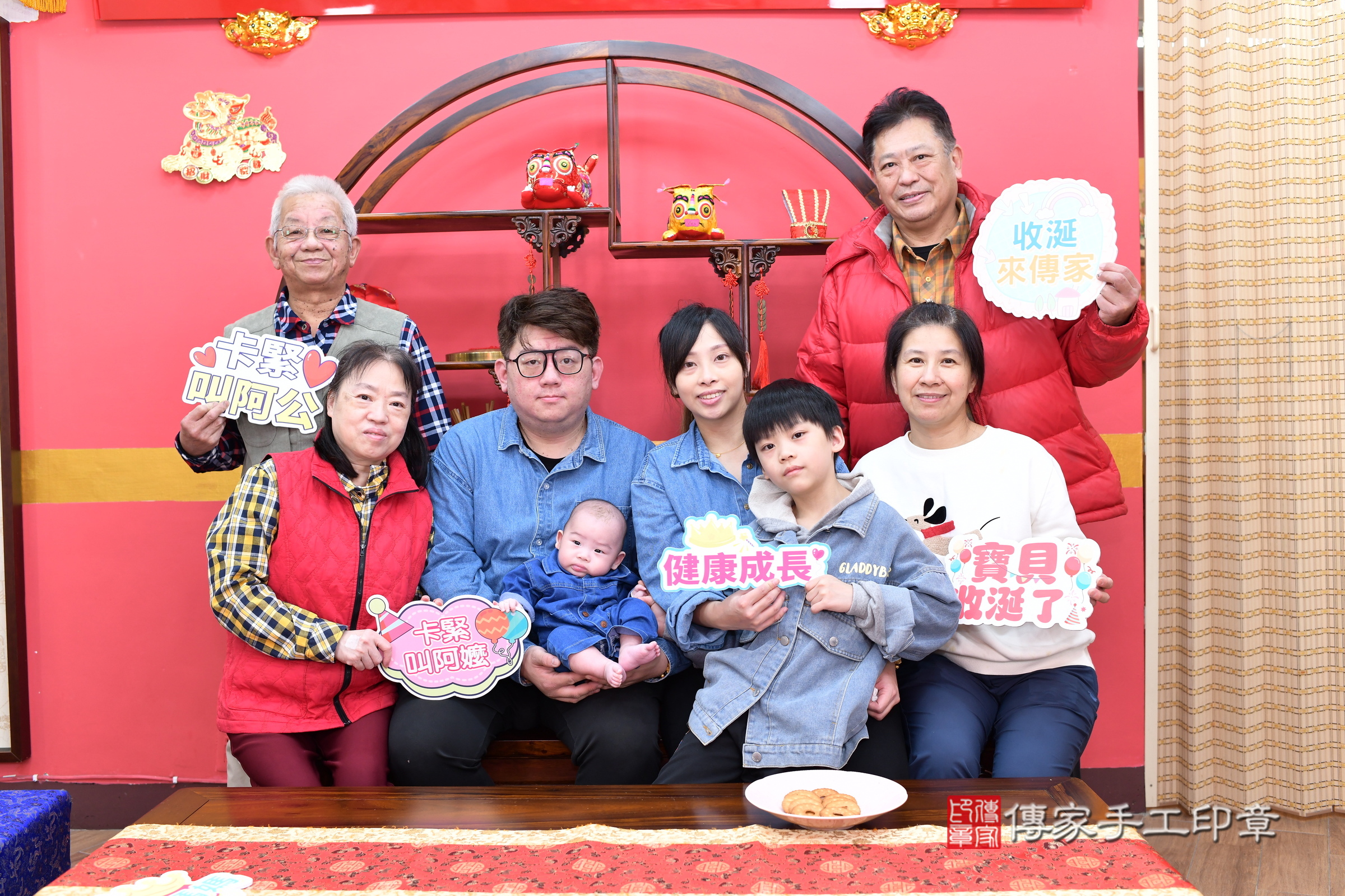 新北市永和區小滕寶寶收涎推薦：傳家新北店收涎中國風會場，嬰兒古禮收涎收口水流程儀式、收涎吉祥話、收涎餅乾、收涎拍照。收涎證書。2024.12.25，照片16