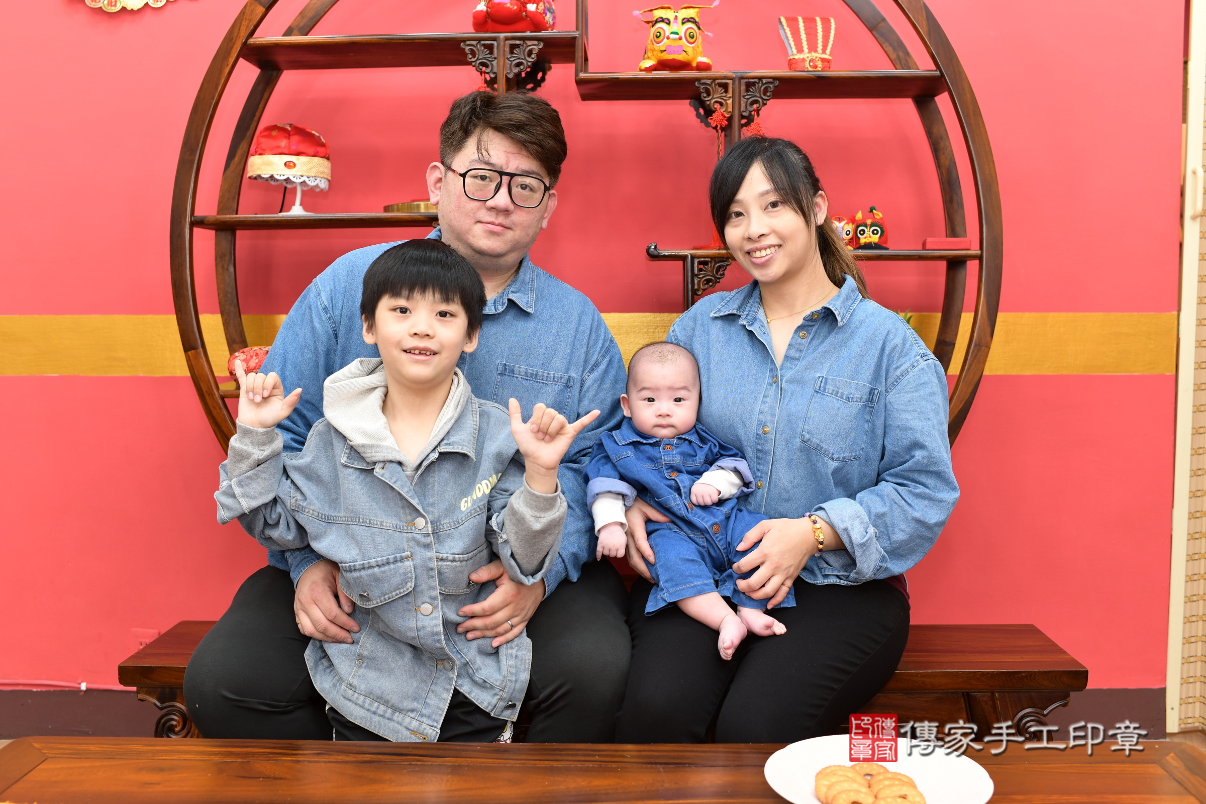 新北市永和區小滕寶寶收涎推薦：傳家新北店收涎中國風會場，嬰兒古禮收涎收口水流程儀式、收涎吉祥話、收涎餅乾、收涎拍照。收涎證書。2024.12.25，照片3