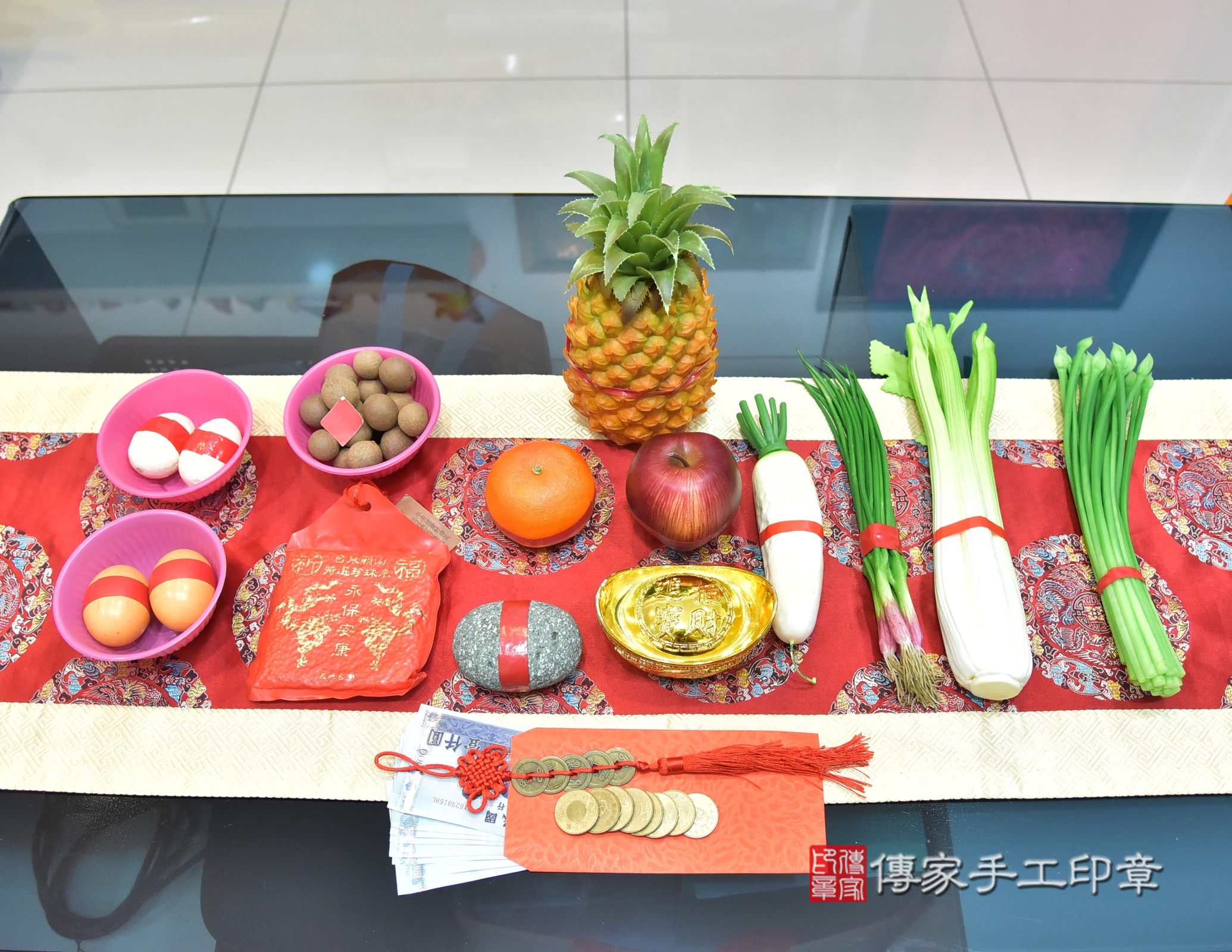 小憶寶寶(桃園市龜山區到府嬰兒小憶寶寶滿月剃頭理髮、到府嬰兒剃胎毛儀式吉祥話)。到府剃頭剃胎毛主持、專業拍照、證書。★購買「臍帶章、肚臍章、胎毛筆刷印章」贈送：剃頭、收涎、抓周，三選一。2024.12.27，照片3