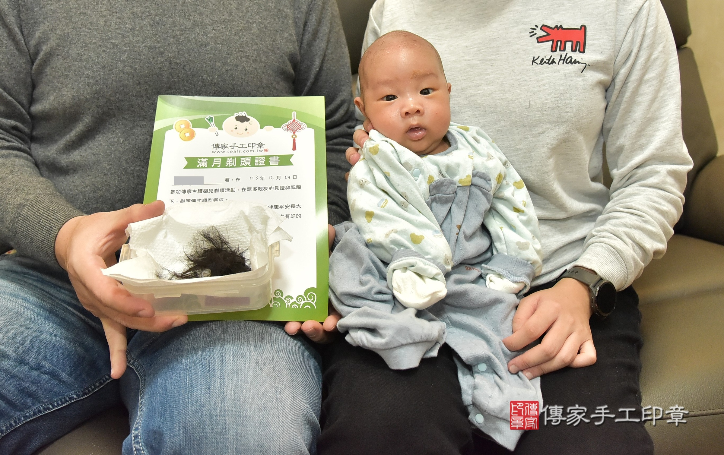 小亨寶寶(新北市永和區到府嬰兒小亨寶寶滿月剃頭理髮、到府嬰兒剃胎毛儀式吉祥話)。到府剃頭剃胎毛主持、專業拍照、證書。★購買「臍帶章、肚臍章、胎毛筆刷印章」贈送：剃頭、收涎、抓周，三選一。2024.12.29，照片15
