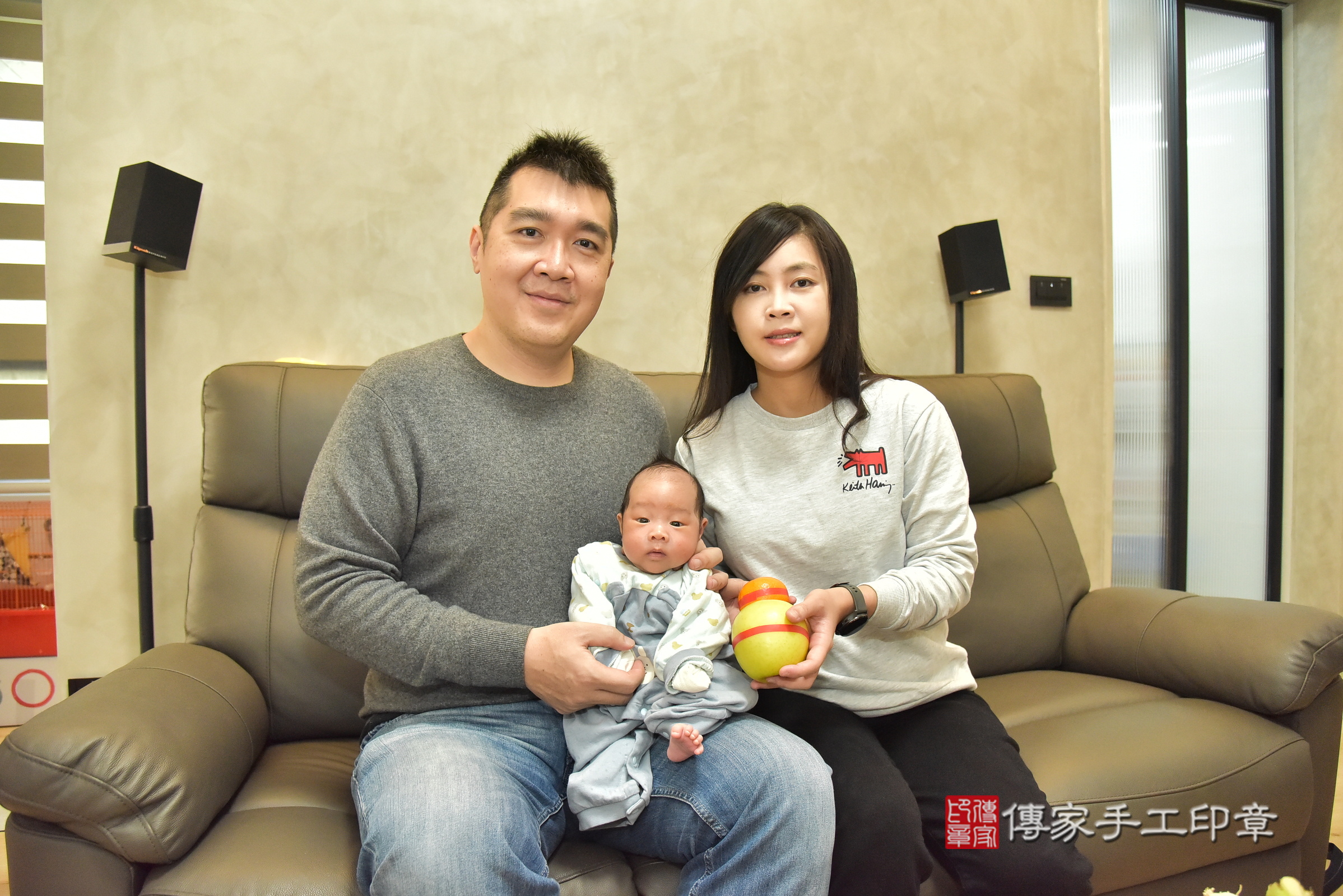小亨寶寶(新北市永和區到府嬰兒小亨寶寶滿月剃頭理髮、到府嬰兒剃胎毛儀式吉祥話)。到府剃頭剃胎毛主持、專業拍照、證書。★購買「臍帶章、肚臍章、胎毛筆刷印章」贈送：剃頭、收涎、抓周，三選一。2024.12.29，照片6