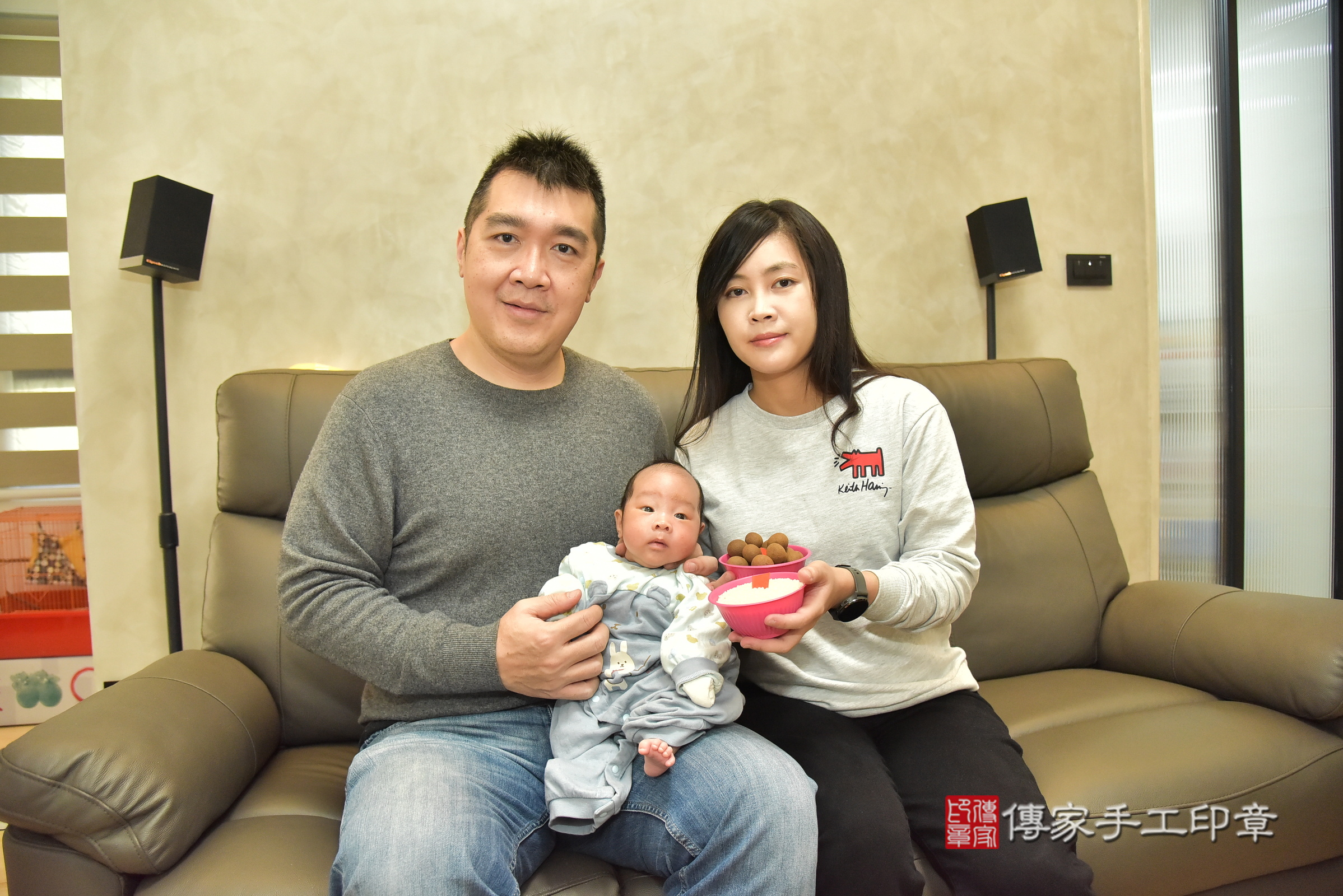 小亨寶寶(新北市永和區到府嬰兒小亨寶寶滿月剃頭理髮、到府嬰兒剃胎毛儀式吉祥話)。到府剃頭剃胎毛主持、專業拍照、證書。★購買「臍帶章、肚臍章、胎毛筆刷印章」贈送：剃頭、收涎、抓周，三選一。2024.12.29，照片5