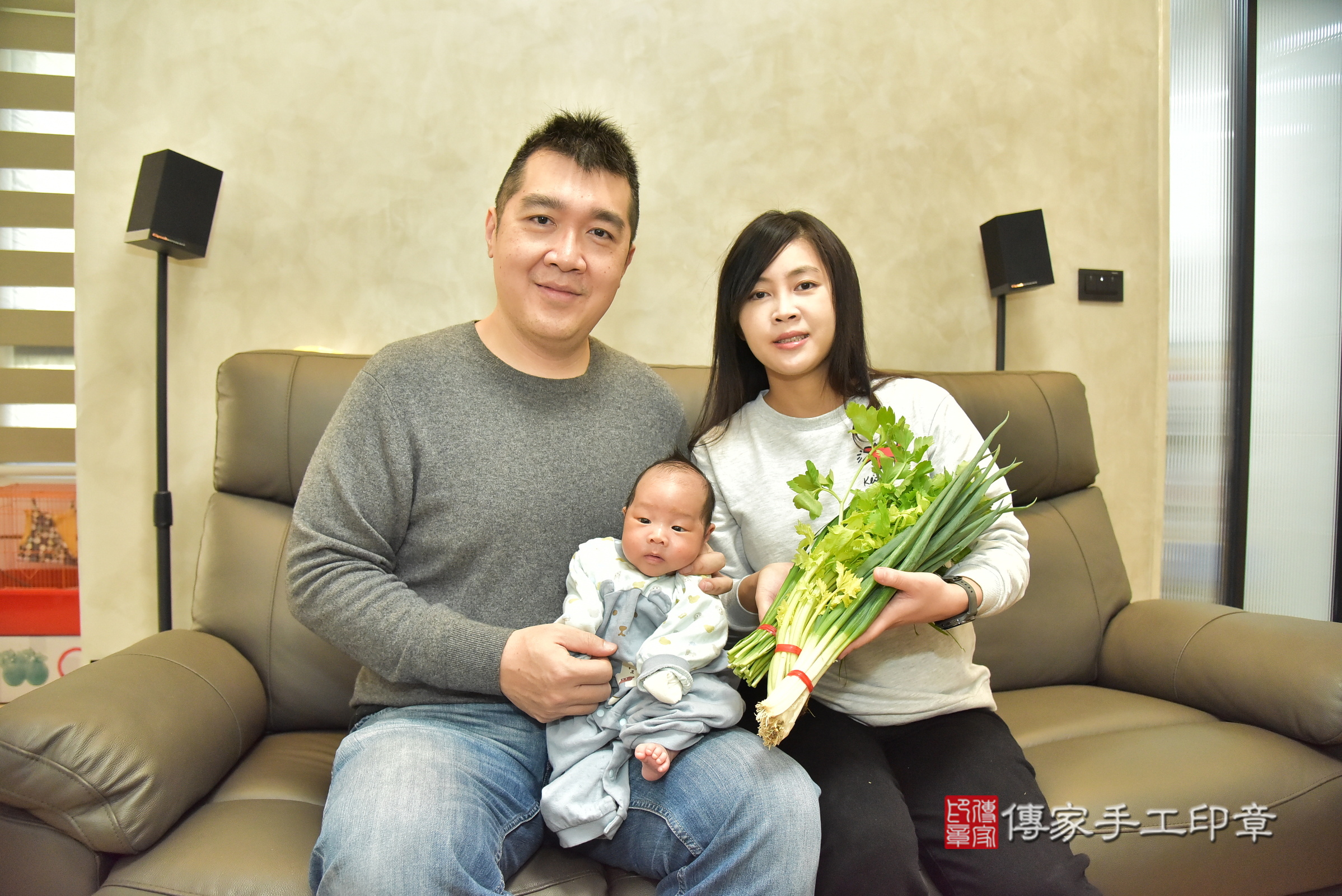 小亨寶寶(新北市永和區到府嬰兒小亨寶寶滿月剃頭理髮、到府嬰兒剃胎毛儀式吉祥話)。到府剃頭剃胎毛主持、專業拍照、證書。★購買「臍帶章、肚臍章、胎毛筆刷印章」贈送：剃頭、收涎、抓周，三選一。2024.12.29，照片8