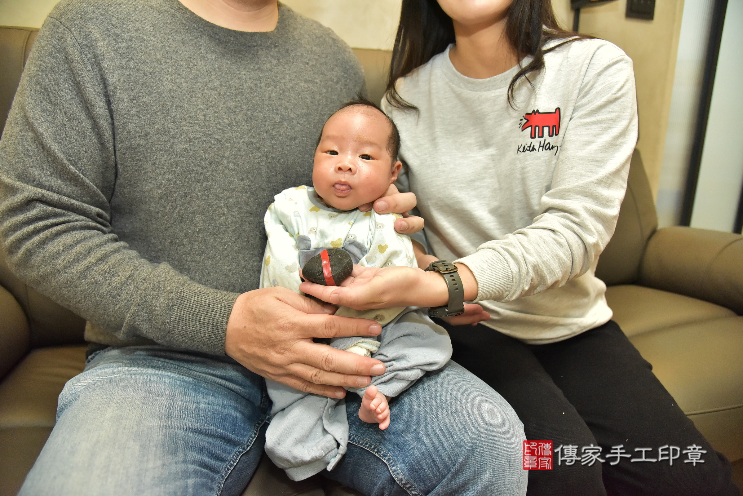小亨寶寶(新北市永和區到府嬰兒小亨寶寶滿月剃頭理髮、到府嬰兒剃胎毛儀式吉祥話)。到府剃頭剃胎毛主持、專業拍照、證書。★購買「臍帶章、肚臍章、胎毛筆刷印章」贈送：剃頭、收涎、抓周，三選一。2024.12.29，照片10