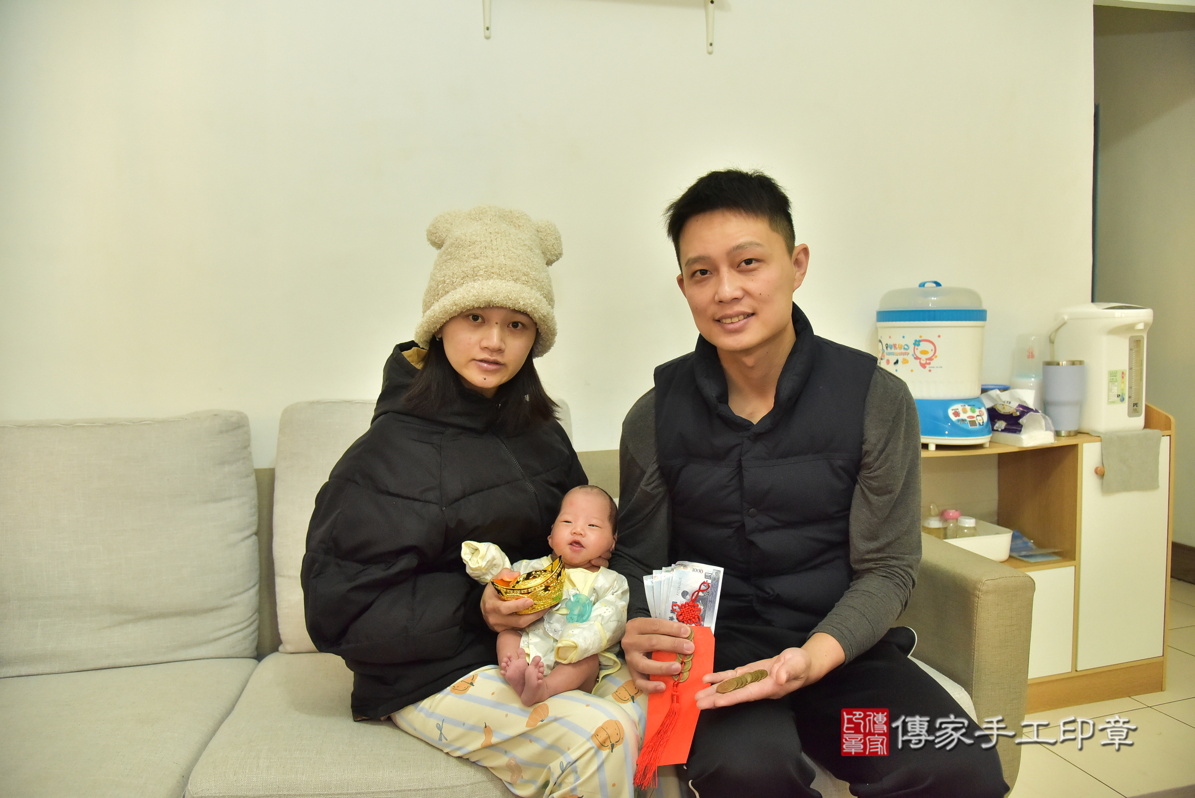 小涵寶寶(新北市三重區到府嬰兒小涵寶寶滿月剃頭理髮、到府嬰兒剃胎毛儀式吉祥話)。到府剃頭剃胎毛主持、專業拍照、證書。★購買「臍帶章、肚臍章、胎毛筆刷印章」贈送：剃頭、收涎、抓周，三選一。2024.12.29，照片11