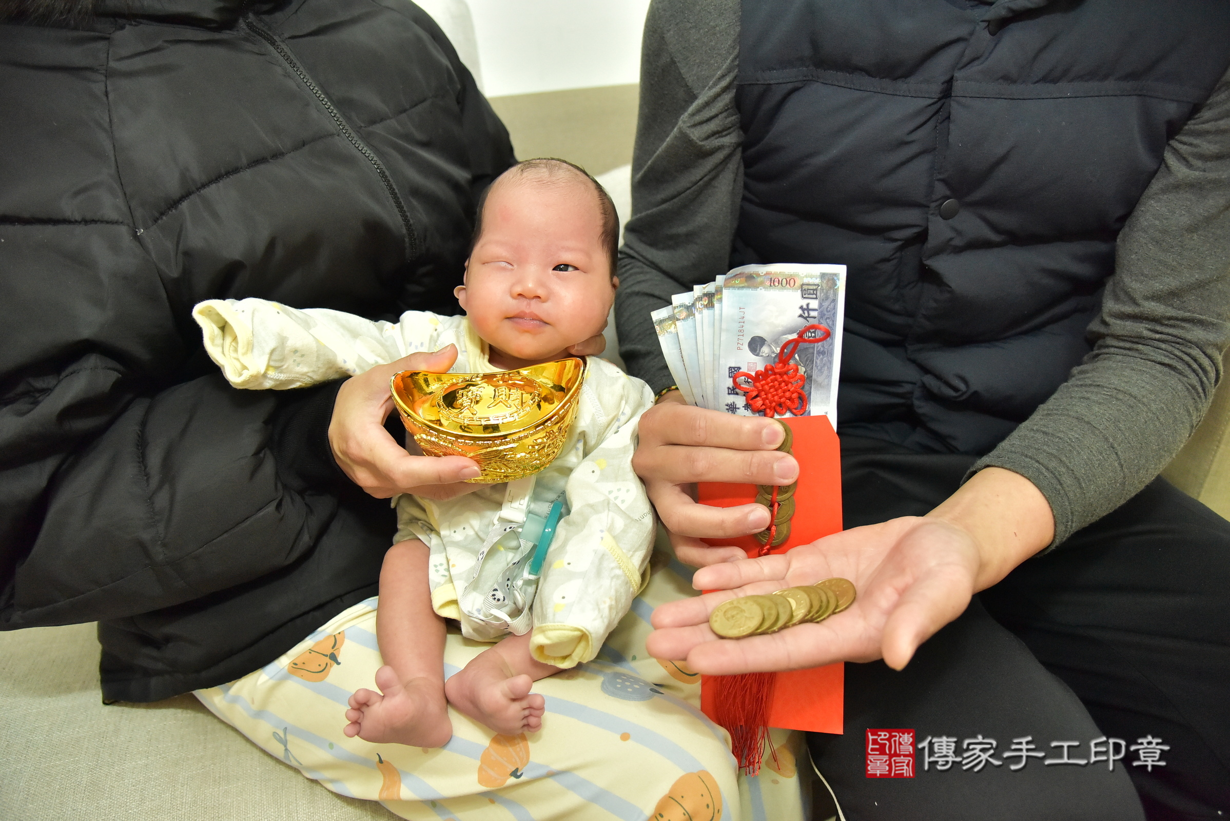 小涵寶寶(新北市三重區到府嬰兒小涵寶寶滿月剃頭理髮、到府嬰兒剃胎毛儀式吉祥話)。到府剃頭剃胎毛主持、專業拍照、證書。★購買「臍帶章、肚臍章、胎毛筆刷印章」贈送：剃頭、收涎、抓周，三選一。2024.12.29，照片12