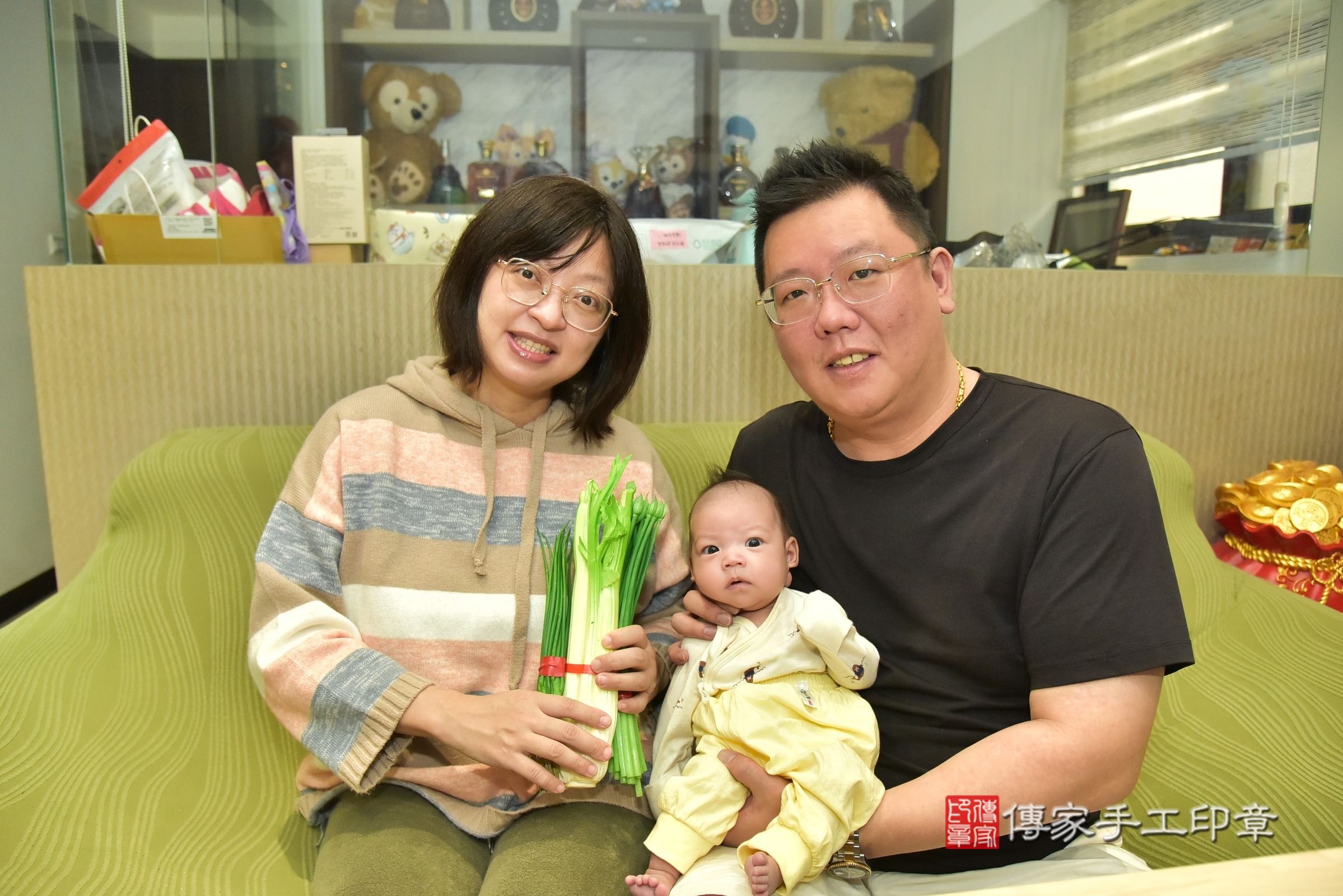 岑岑寶寶(新北市林口區到府嬰兒岑岑寶寶滿月剃頭理髮、到府嬰兒剃胎毛儀式吉祥話)。到府剃頭剃胎毛主持、專業拍照、證書。★購買「臍帶章、肚臍章、胎毛筆刷印章」贈送：剃頭、收涎、抓周，三選一。2024.12.30，照片9