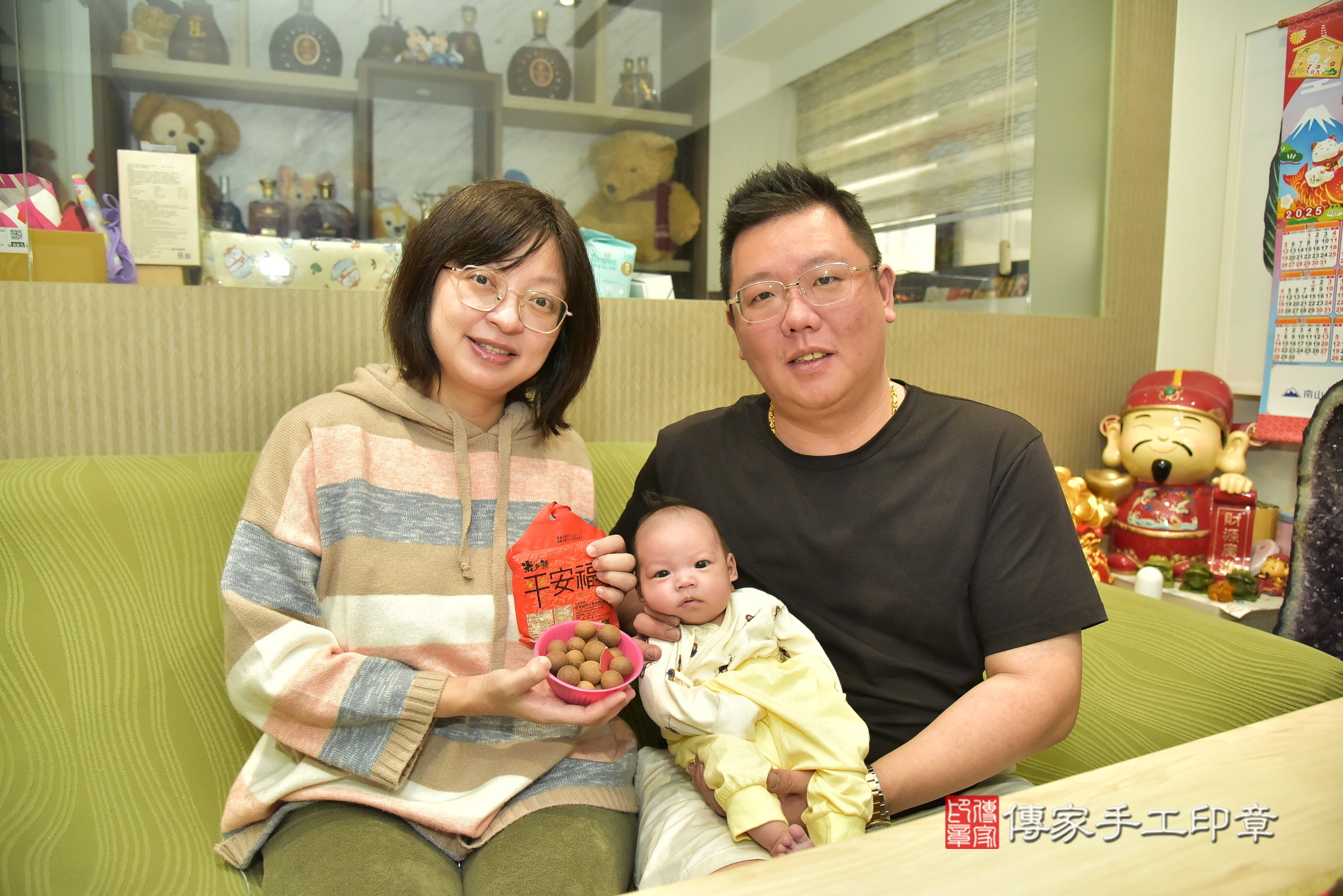 岑岑寶寶(新北市林口區到府嬰兒岑岑寶寶滿月剃頭理髮、到府嬰兒剃胎毛儀式吉祥話)。到府剃頭剃胎毛主持、專業拍照、證書。★購買「臍帶章、肚臍章、胎毛筆刷印章」贈送：剃頭、收涎、抓周，三選一。2024.12.30，照片5