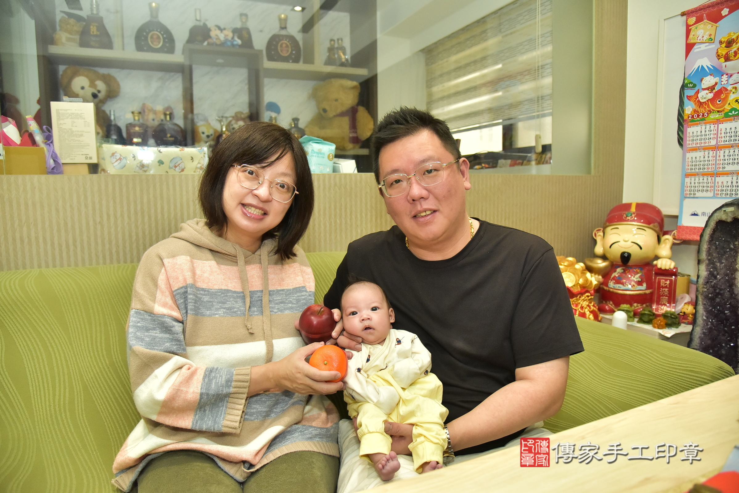 岑岑寶寶(新北市林口區到府嬰兒岑岑寶寶滿月剃頭理髮、到府嬰兒剃胎毛儀式吉祥話)。到府剃頭剃胎毛主持、專業拍照、證書。★購買「臍帶章、肚臍章、胎毛筆刷印章」贈送：剃頭、收涎、抓周，三選一。2024.12.30，照片6
