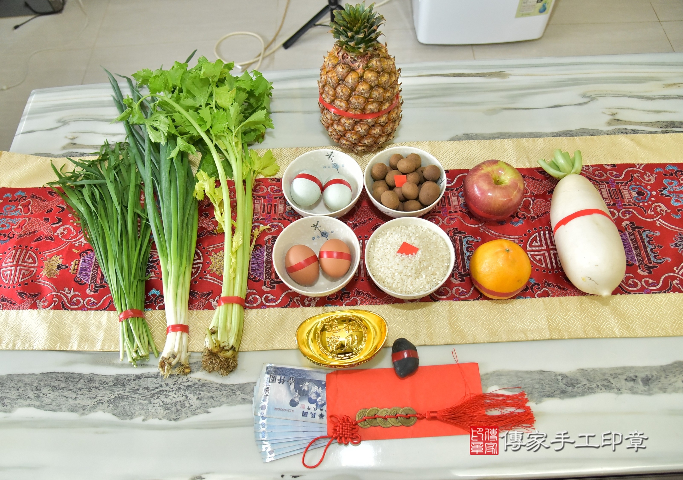 小紳寶寶(基隆市中正區到府嬰兒小紳寶寶滿月剃頭理髮、到府嬰兒剃胎毛儀式吉祥話)。到府剃頭剃胎毛主持、專業拍照、證書。★購買「臍帶章、肚臍章、胎毛筆刷印章」贈送：剃頭、收涎、抓周，三選一。2024.12.31，照片3