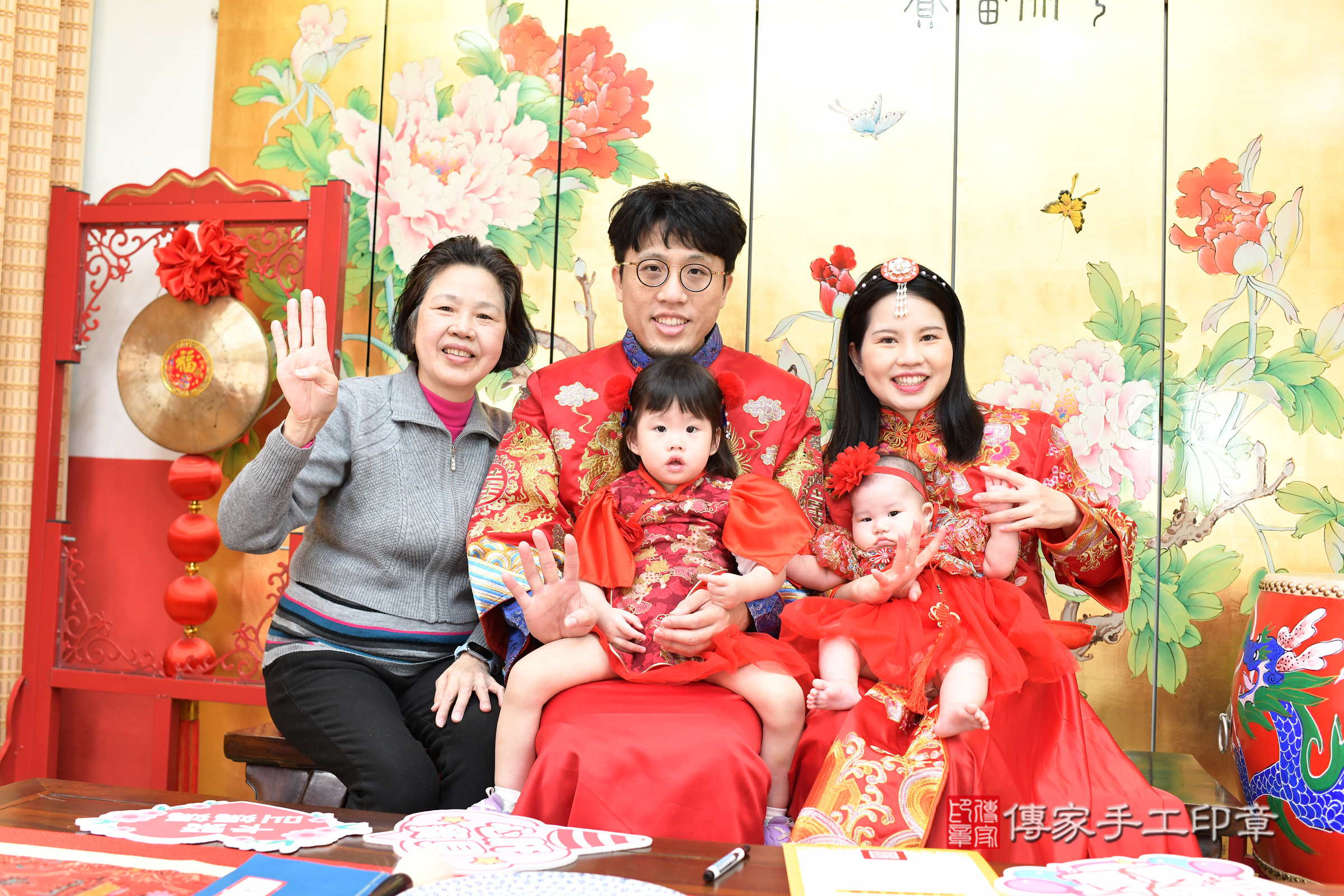 台北市大同區桐桐寶寶收涎推薦：傳家台北店收涎中國風會場，嬰兒古禮收涎收口水流程儀式、收涎吉祥話、收涎餅乾、收涎拍照。收涎證書。2024.12.15，照片13