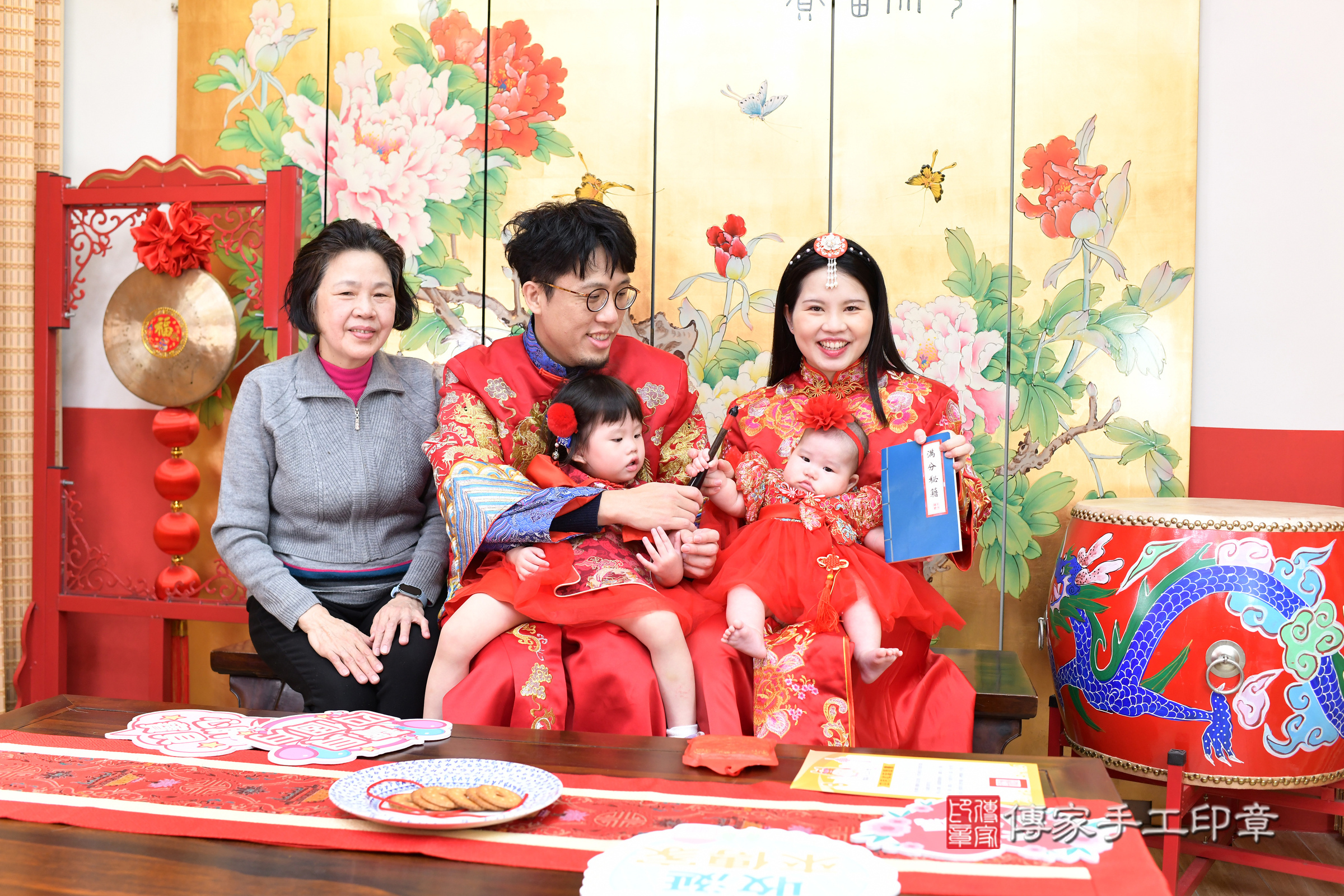 台北市大同區桐桐寶寶收涎推薦：傳家台北店收涎中國風會場，嬰兒古禮收涎收口水流程儀式、收涎吉祥話、收涎餅乾、收涎拍照。收涎證書。2024.12.15，照片12