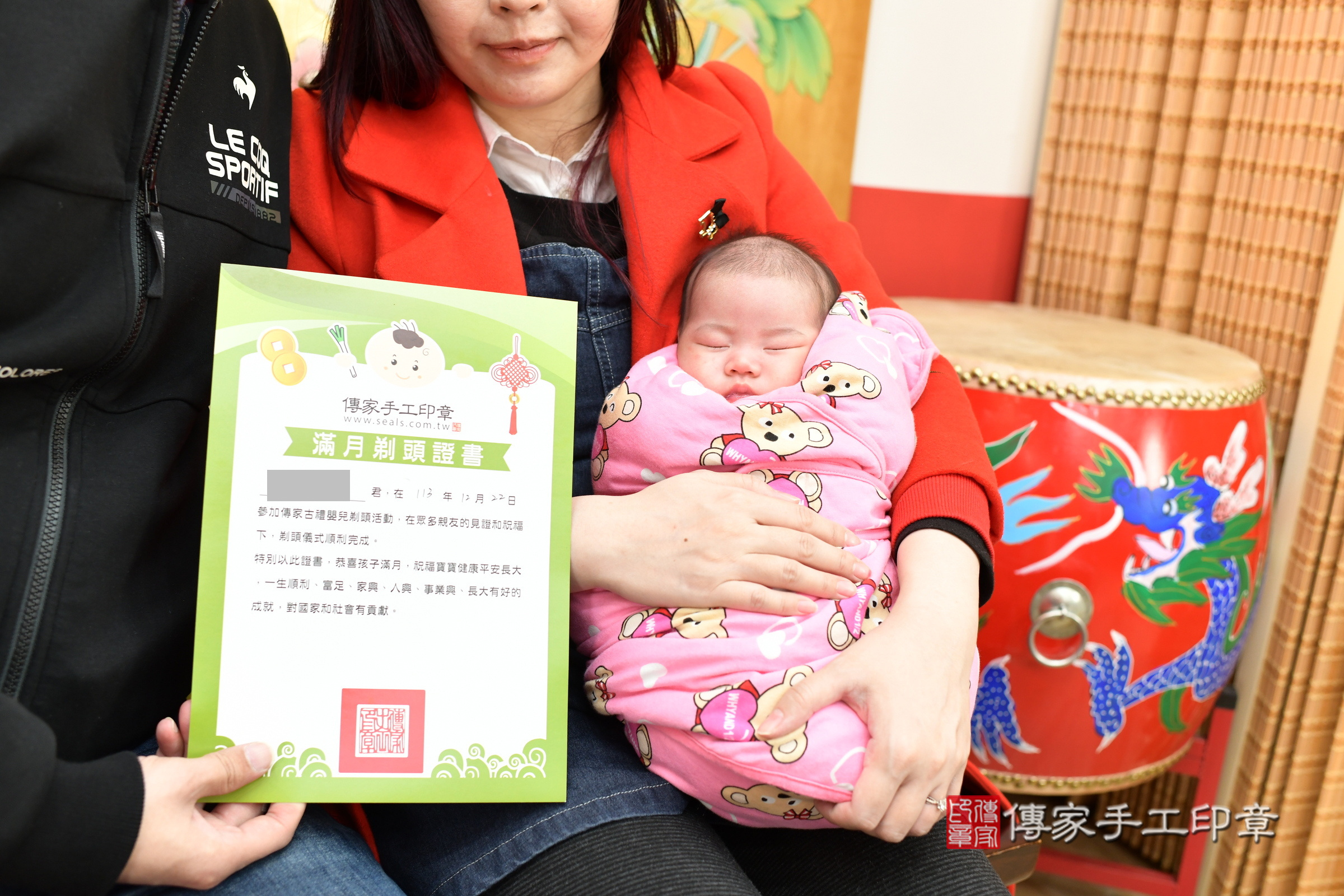 小潔寶寶(台北市大同區嬰兒寶寶滿月剃頭理髮、嬰兒剃胎毛儀式吉祥話)。中國風會場，爸媽寶貝穿「日中韓」古裝禮服。專業拍照、證書。★購買「臍帶章、肚臍章、胎毛筆刷印章」贈送：剃頭、收涎、抓周，三選一。2024.12.22，照片20