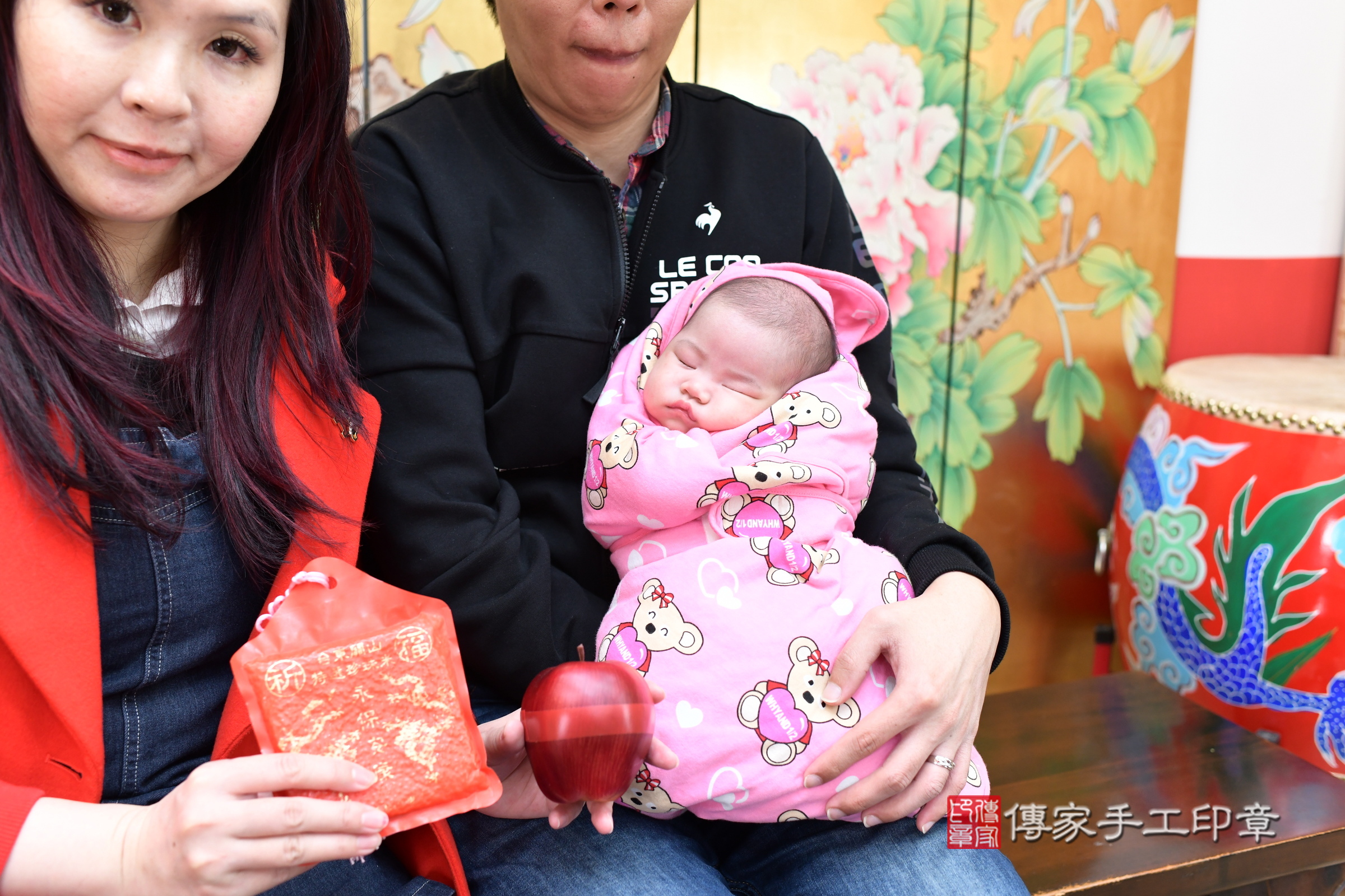小潔寶寶(台北市大同區嬰兒寶寶滿月剃頭理髮、嬰兒剃胎毛儀式吉祥話)。中國風會場，爸媽寶貝穿「日中韓」古裝禮服。專業拍照、證書。★購買「臍帶章、肚臍章、胎毛筆刷印章」贈送：剃頭、收涎、抓周，三選一。2024.12.22，照片11