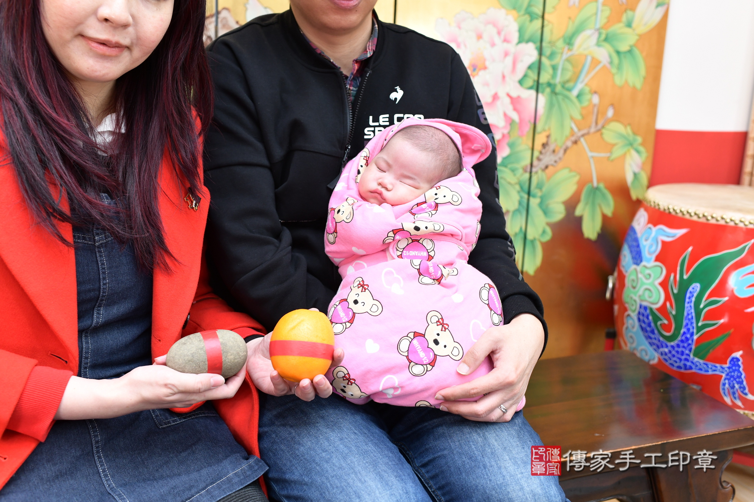小潔寶寶(台北市大同區嬰兒寶寶滿月剃頭理髮、嬰兒剃胎毛儀式吉祥話)。中國風會場，爸媽寶貝穿「日中韓」古裝禮服。專業拍照、證書。★購買「臍帶章、肚臍章、胎毛筆刷印章」贈送：剃頭、收涎、抓周，三選一。2024.12.22，照片9