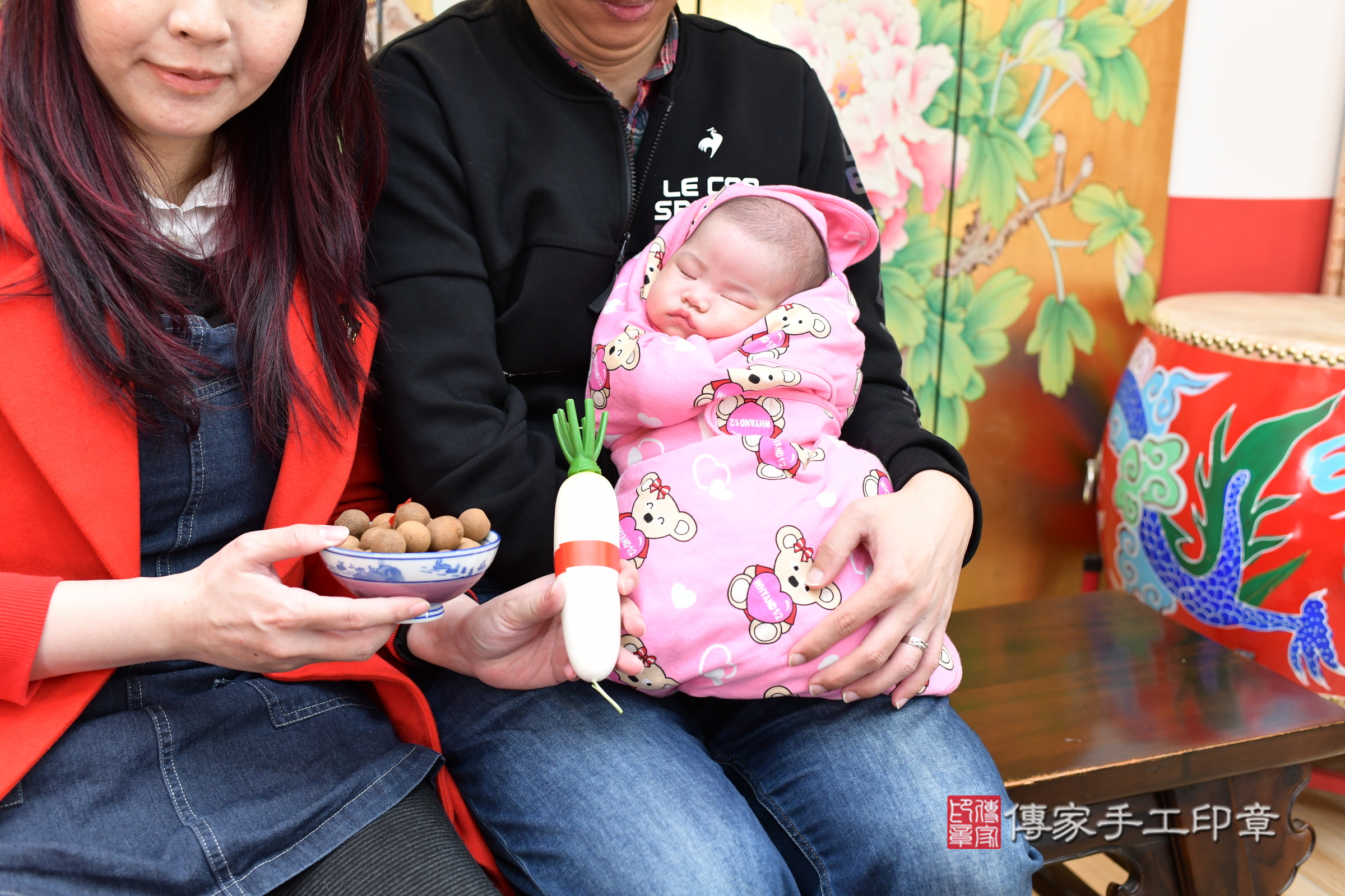 小潔寶寶(台北市大同區嬰兒寶寶滿月剃頭理髮、嬰兒剃胎毛儀式吉祥話)。中國風會場，爸媽寶貝穿「日中韓」古裝禮服。專業拍照、證書。★購買「臍帶章、肚臍章、胎毛筆刷印章」贈送：剃頭、收涎、抓周，三選一。2024.12.22，照片13
