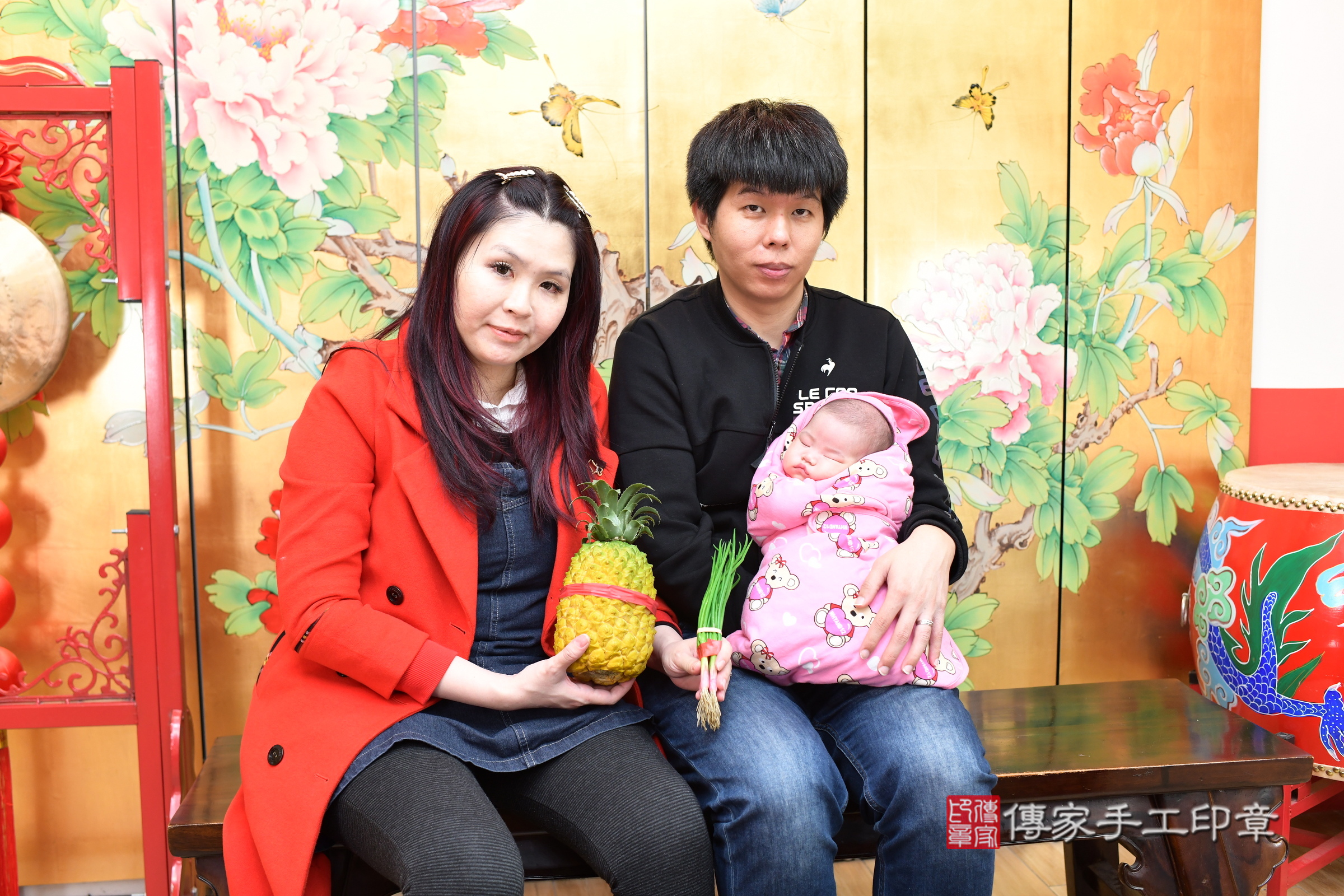小潔寶寶(台北市大同區嬰兒寶寶滿月剃頭理髮、嬰兒剃胎毛儀式吉祥話)。中國風會場，爸媽寶貝穿「日中韓」古裝禮服。專業拍照、證書。★購買「臍帶章、肚臍章、胎毛筆刷印章」贈送：剃頭、收涎、抓周，三選一。2024.12.22，照片16