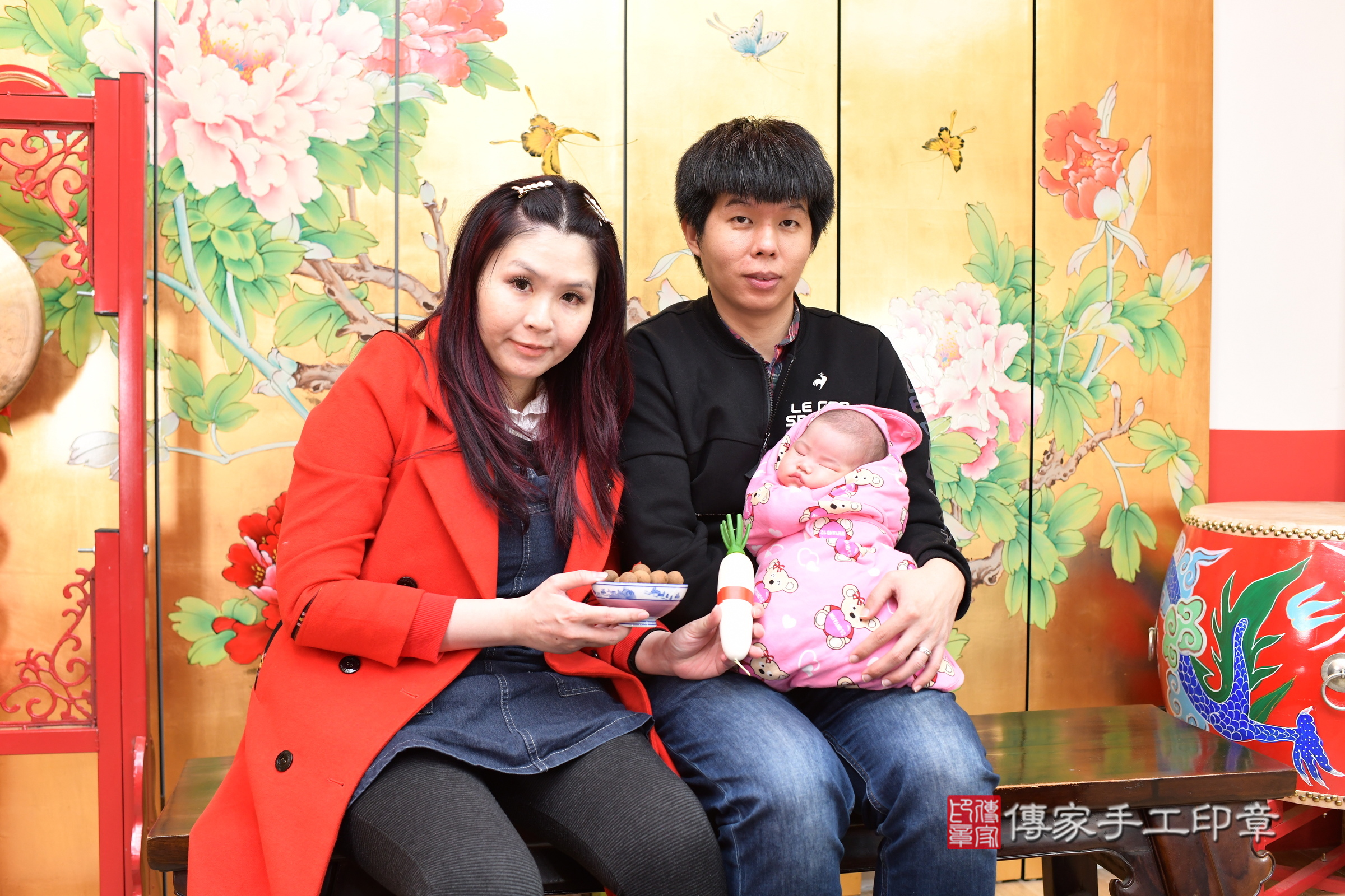 小潔寶寶(台北市大同區嬰兒寶寶滿月剃頭理髮、嬰兒剃胎毛儀式吉祥話)。中國風會場，爸媽寶貝穿「日中韓」古裝禮服。專業拍照、證書。★購買「臍帶章、肚臍章、胎毛筆刷印章」贈送：剃頭、收涎、抓周，三選一。2024.12.22，照片12