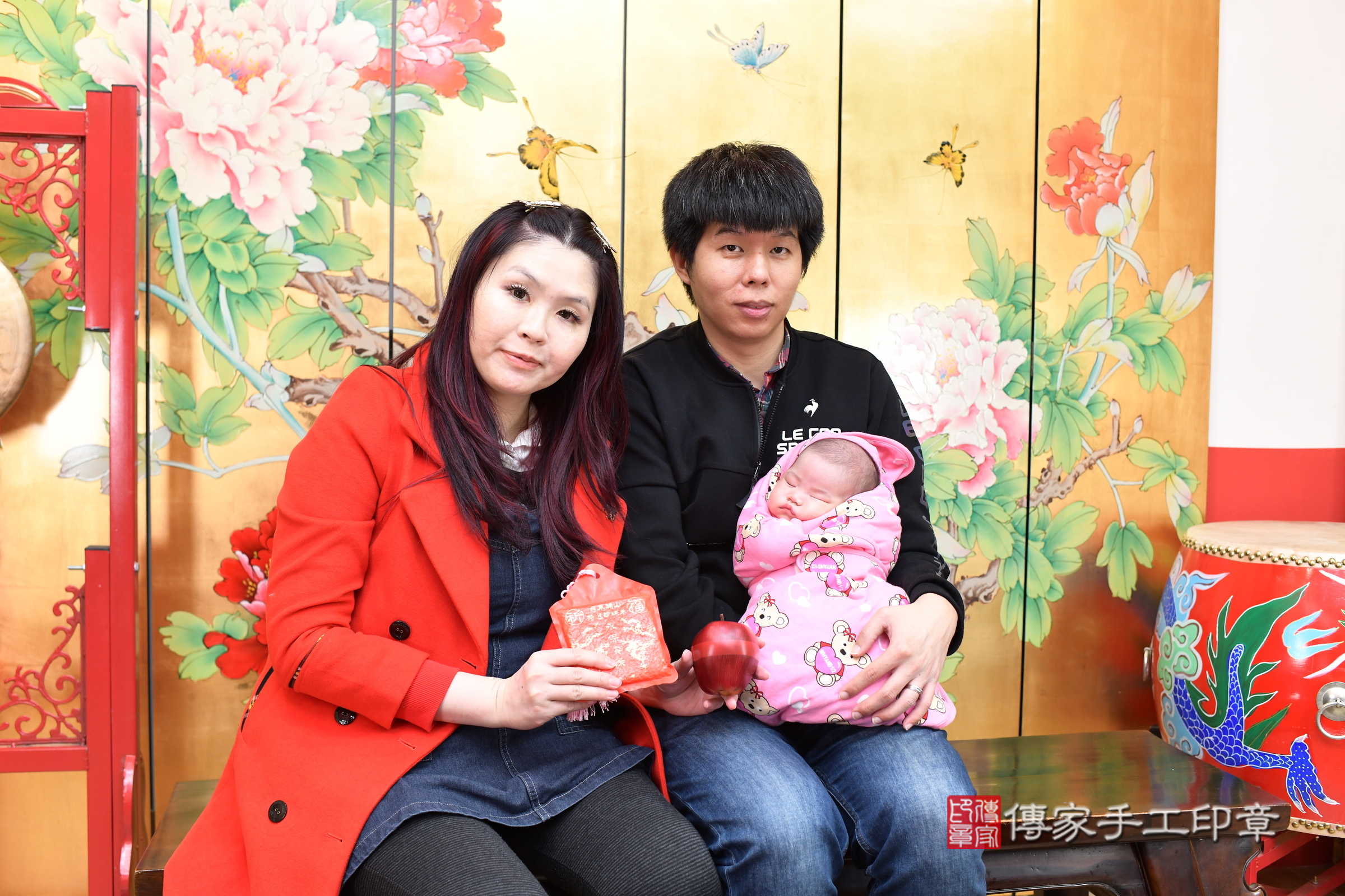小潔寶寶(台北市大同區嬰兒寶寶滿月剃頭理髮、嬰兒剃胎毛儀式吉祥話)。中國風會場，爸媽寶貝穿「日中韓」古裝禮服。專業拍照、證書。★購買「臍帶章、肚臍章、胎毛筆刷印章」贈送：剃頭、收涎、抓周，三選一。2024.12.22，照片10